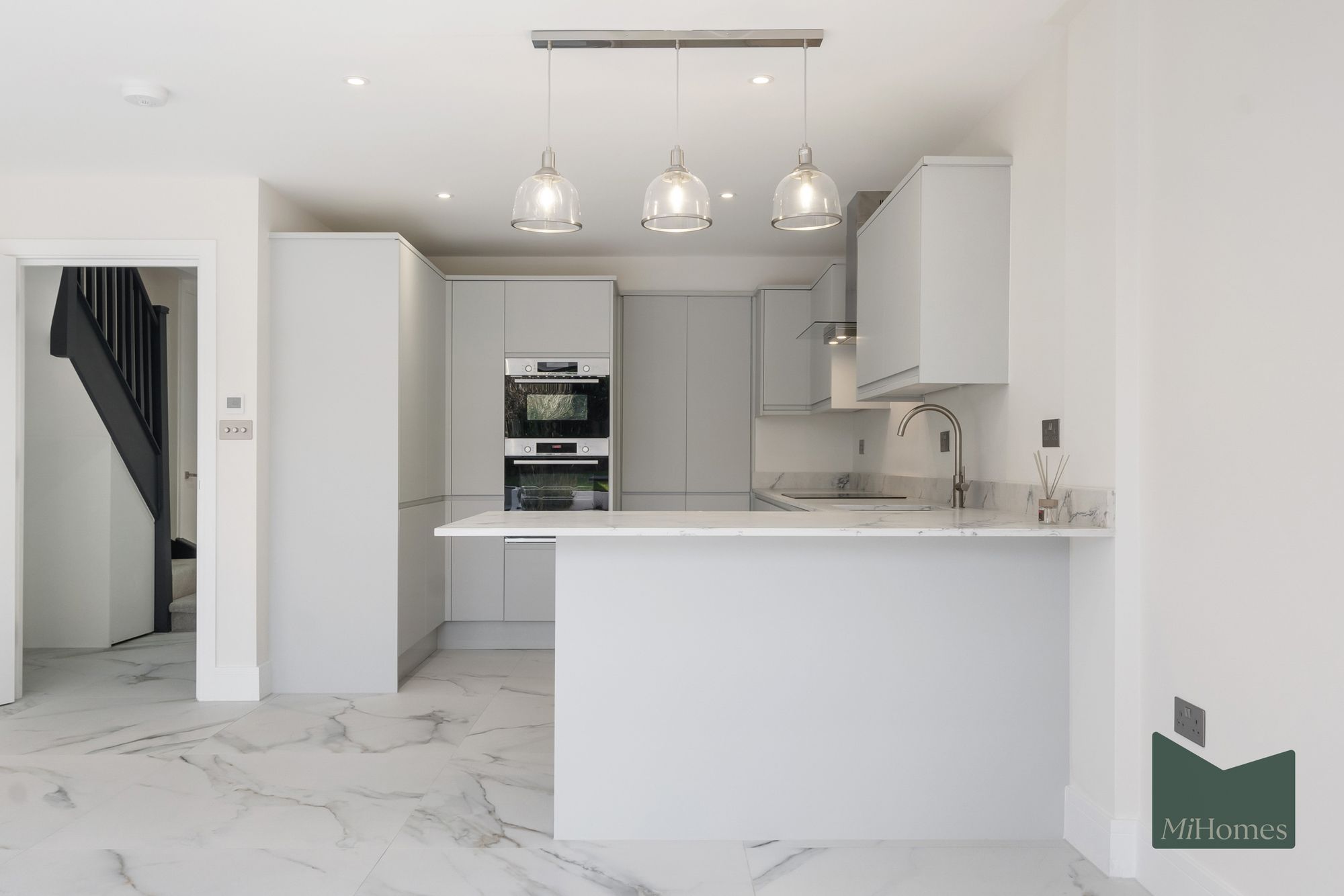 4 bed end of terrace house for sale in Netherlands Road, New Barnet, EN5  - Property Image 3