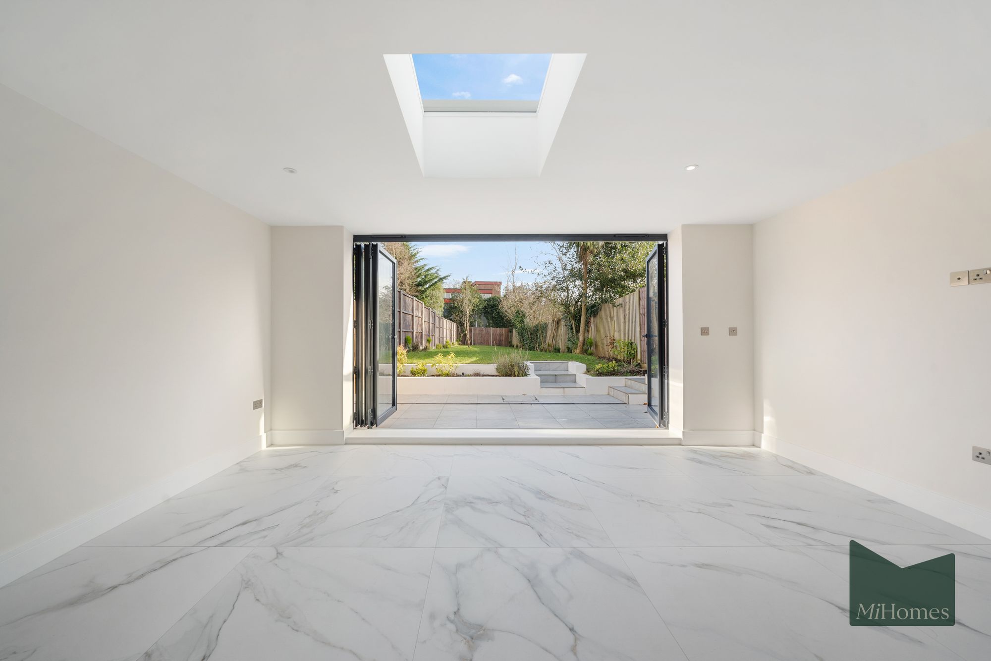 4 bed end of terrace house for sale in Netherlands Road, New Barnet, EN5  - Property Image 4