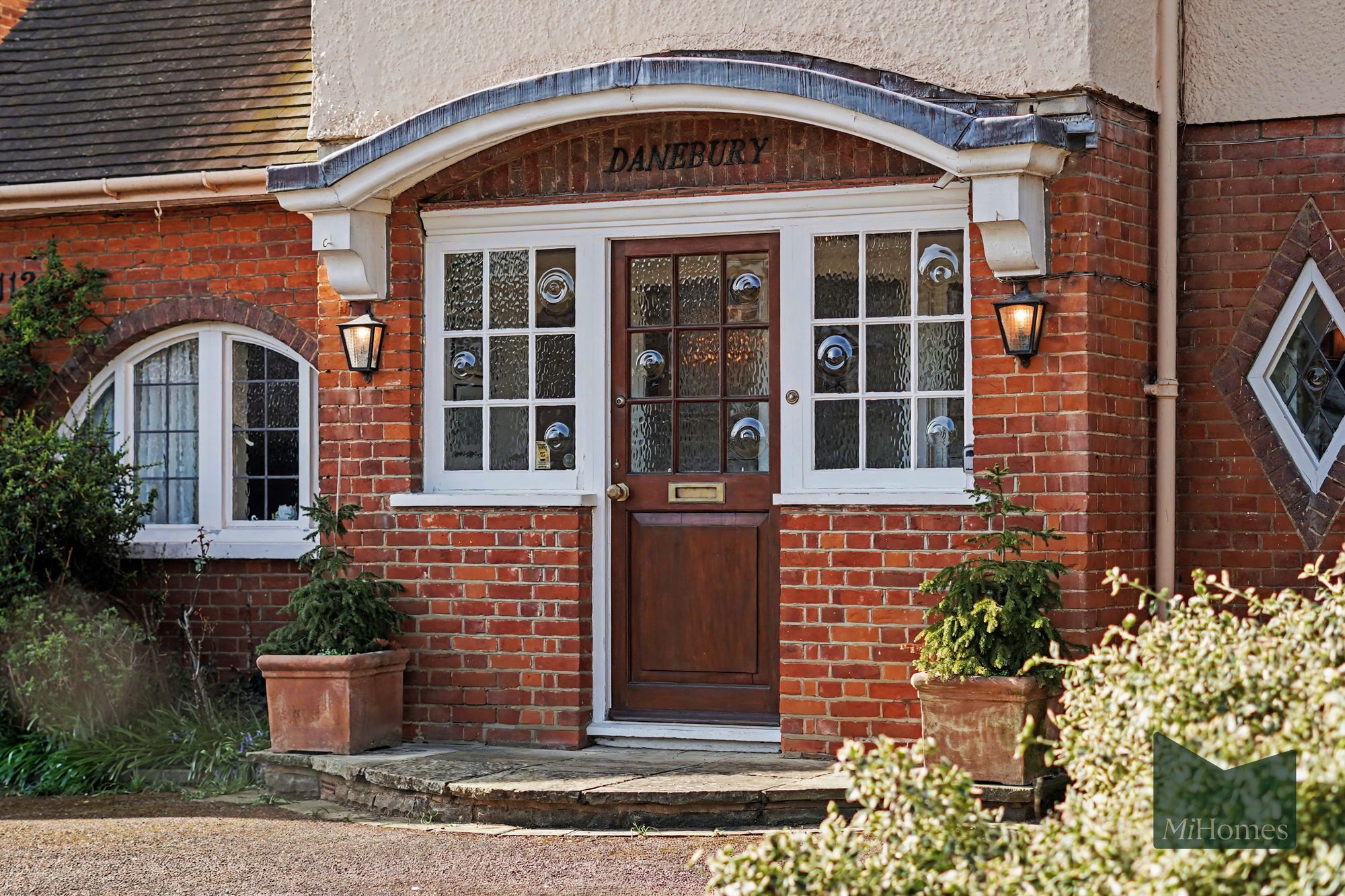 6 bed detached house for sale in The Chine, London, N21  - Property Image 2