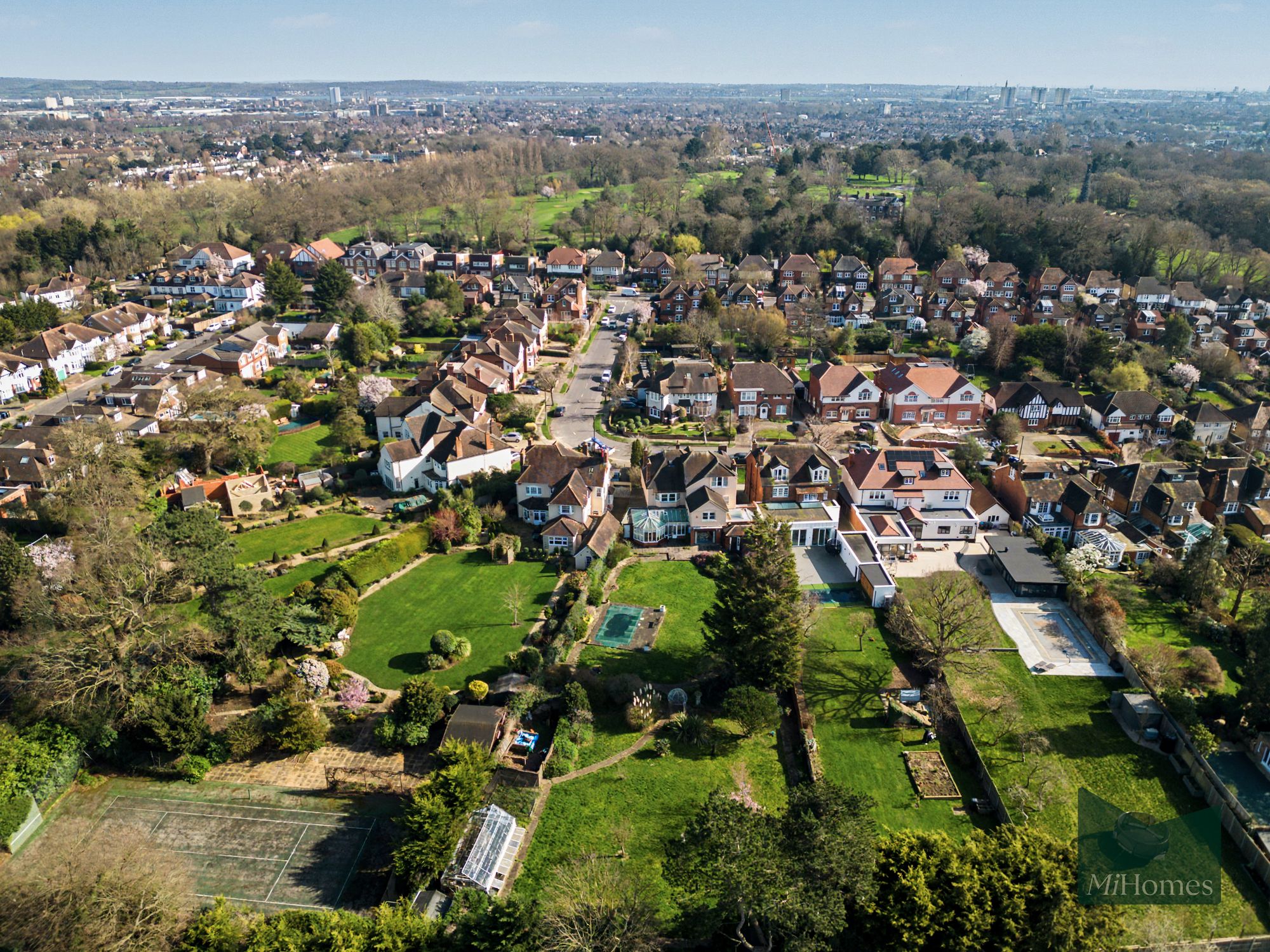 6 bed detached house for sale in The Chine, London, N21  - Property Image 19