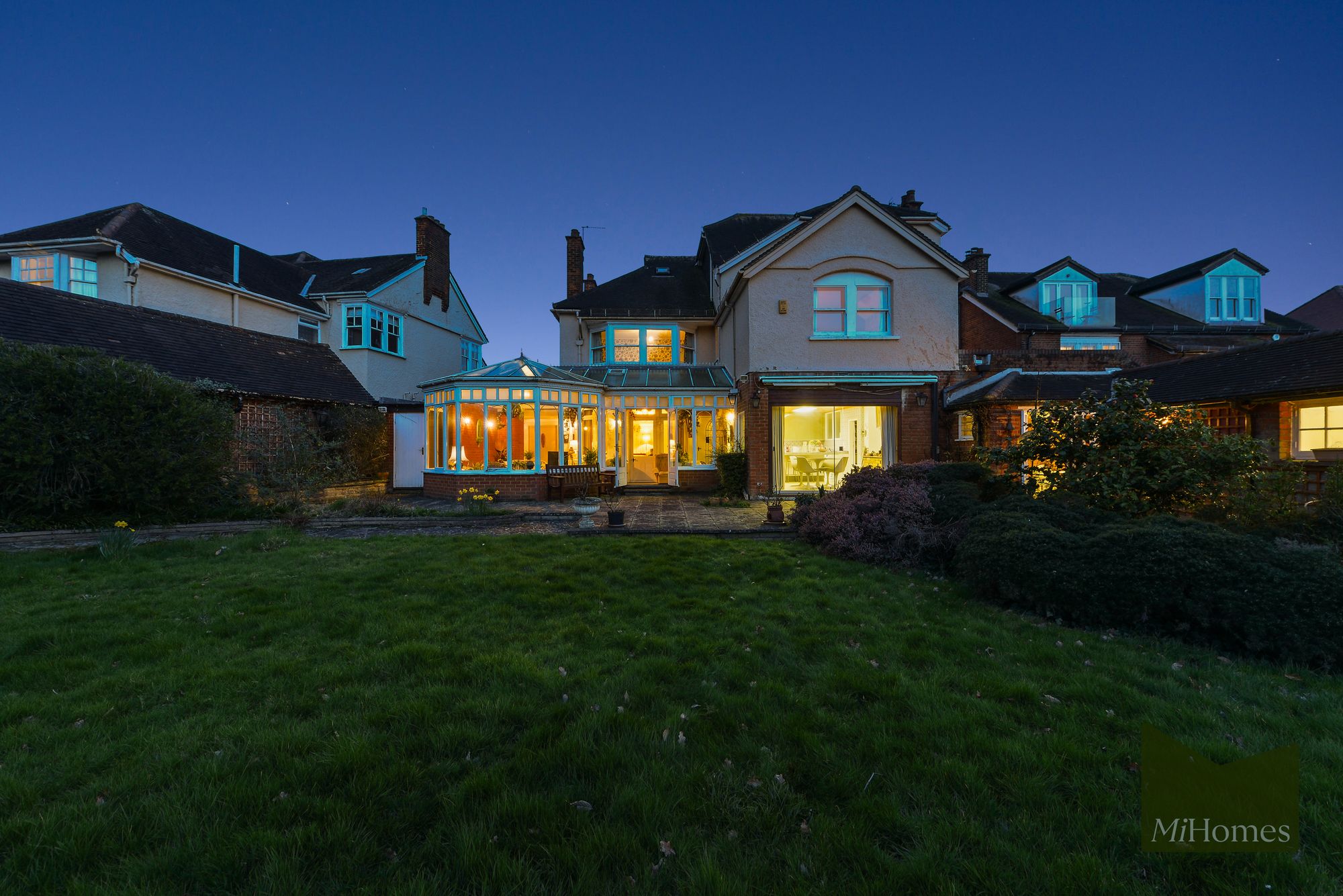 6 bed detached house for sale in The Chine, London, N21  - Property Image 13