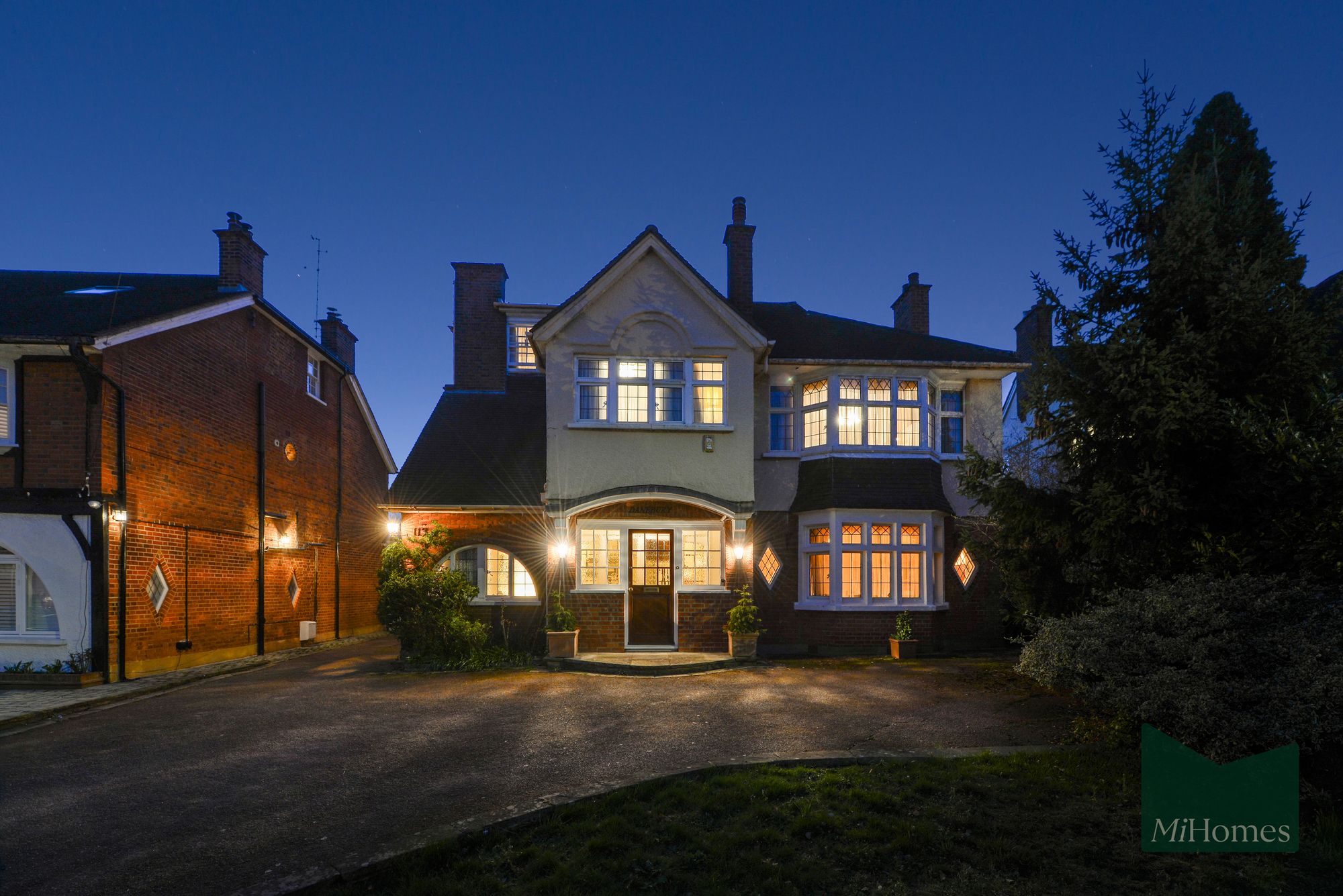 6 bed detached house for sale in The Chine, London, N21  - Property Image 27