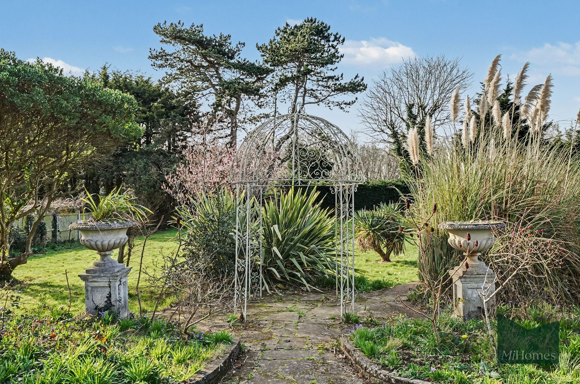 6 bed detached house for sale in The Chine, London, N21  - Property Image 12