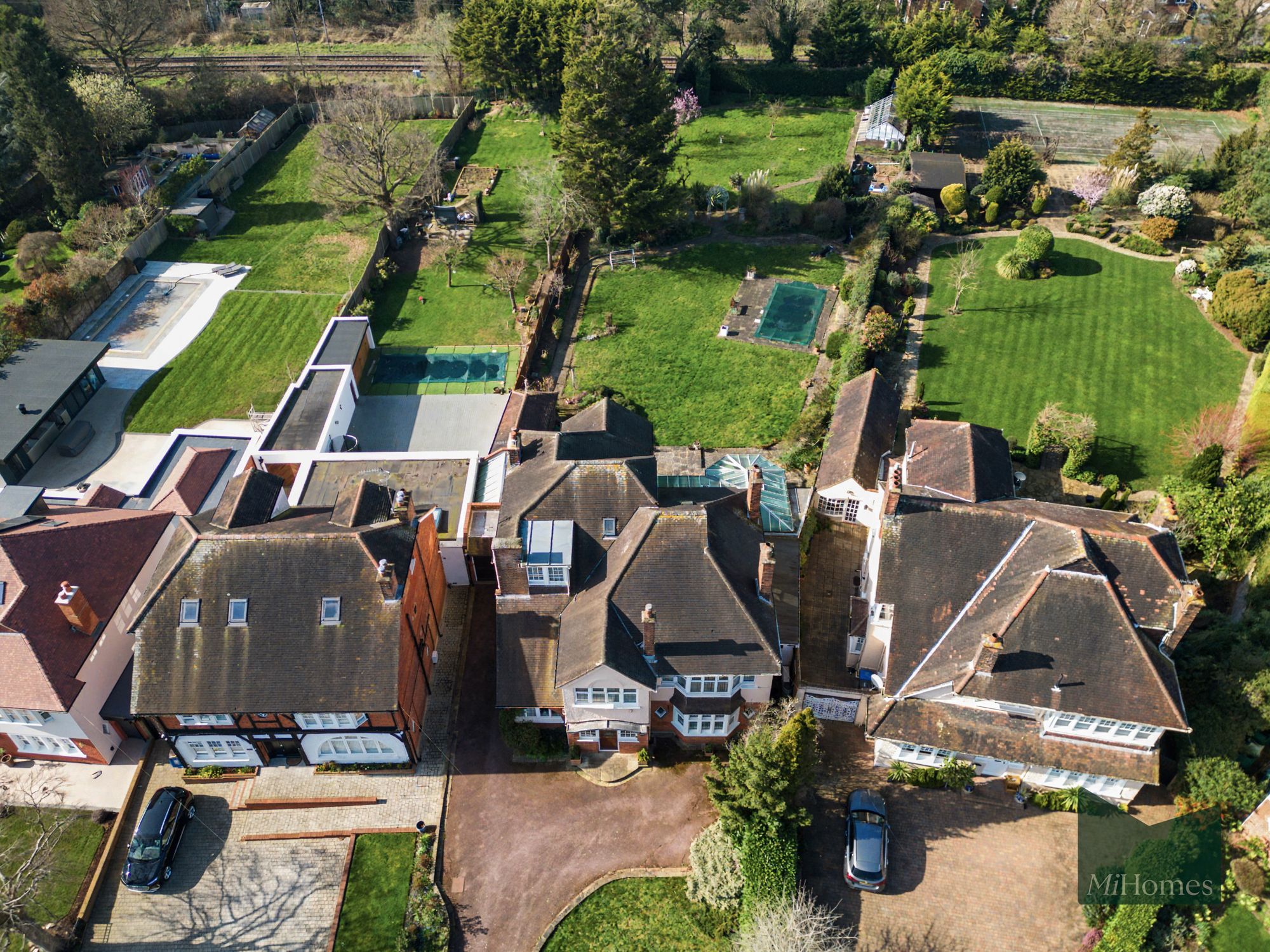 6 bed detached house for sale in The Chine, London, N21  - Property Image 28