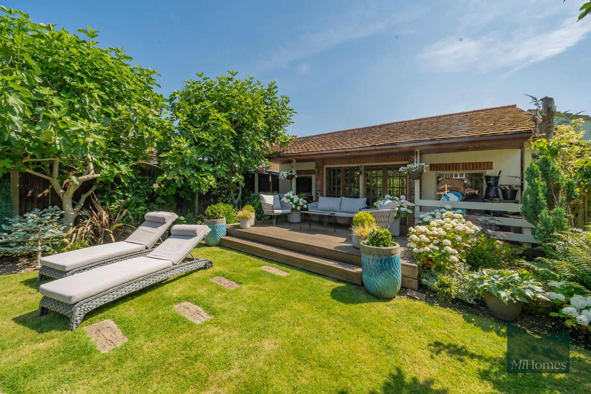 5 bed semi-detached house for sale in The Ridgeway, London, N14 - Property Image 24