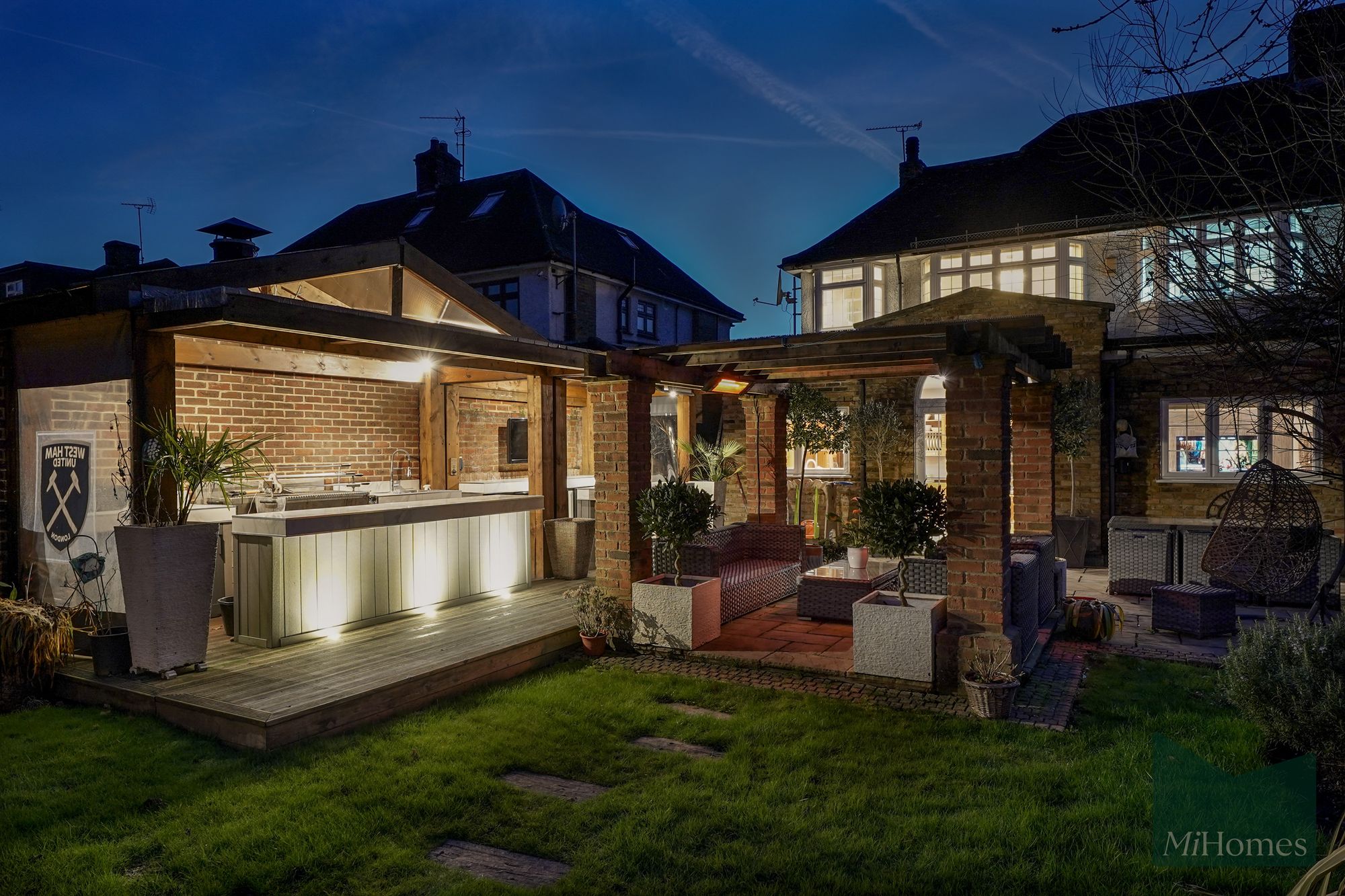 5 bed semi-detached house for sale in The Ridgeway, London, N14 - Property Image 22