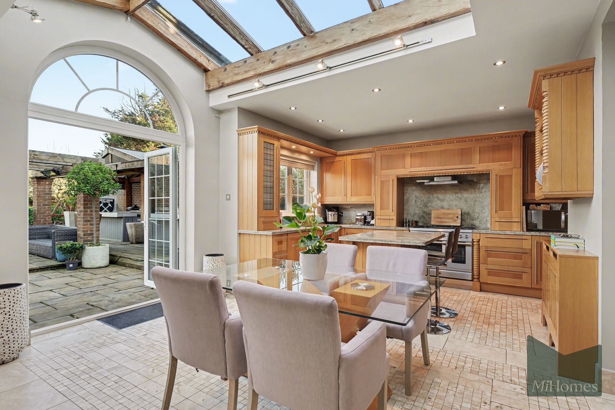 5 bed semi-detached house for sale in The Ridgeway, London, N14 - Property Image 13