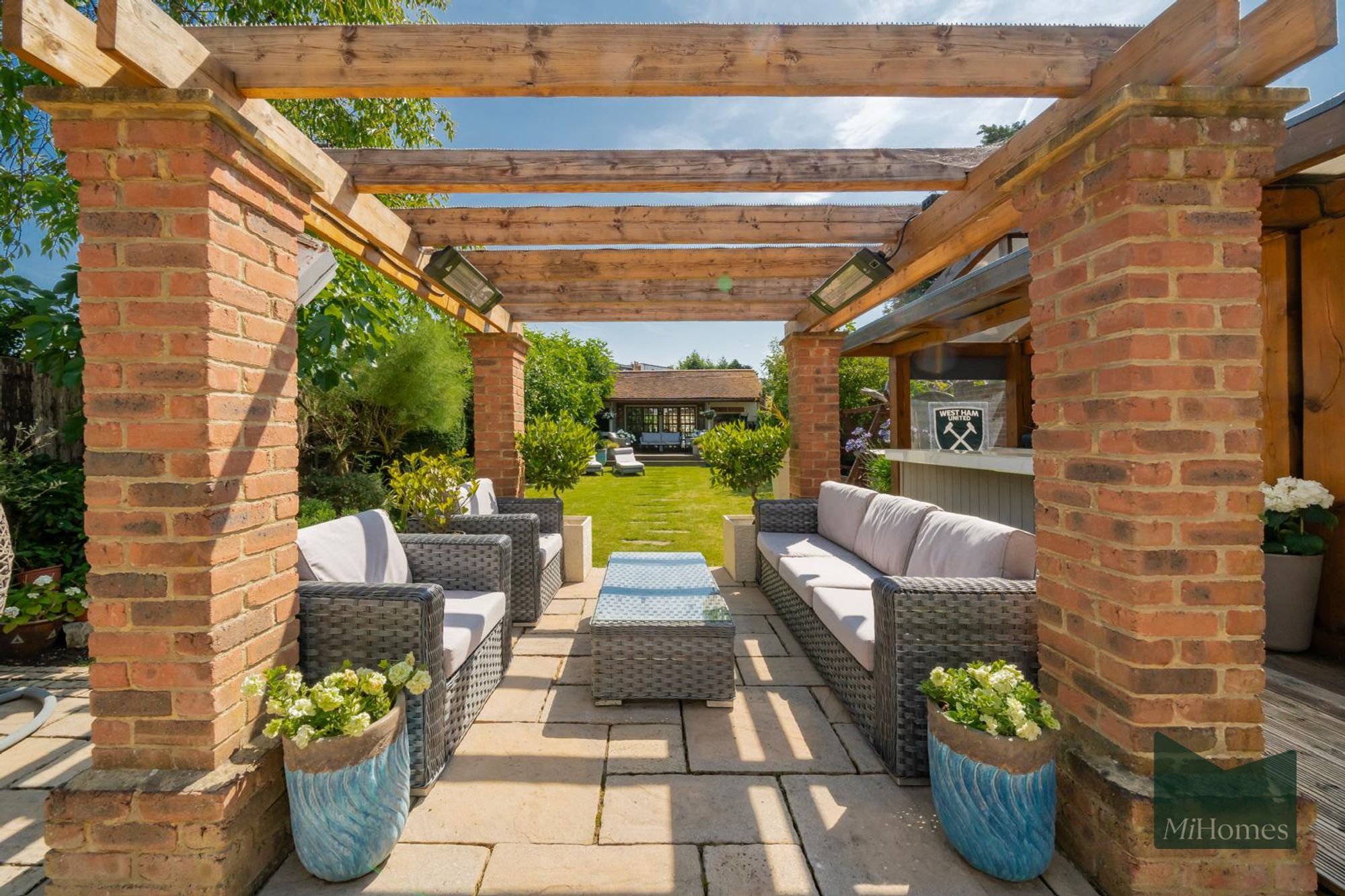 5 bed semi-detached house for sale in The Ridgeway, London, N14 - Property Image 19