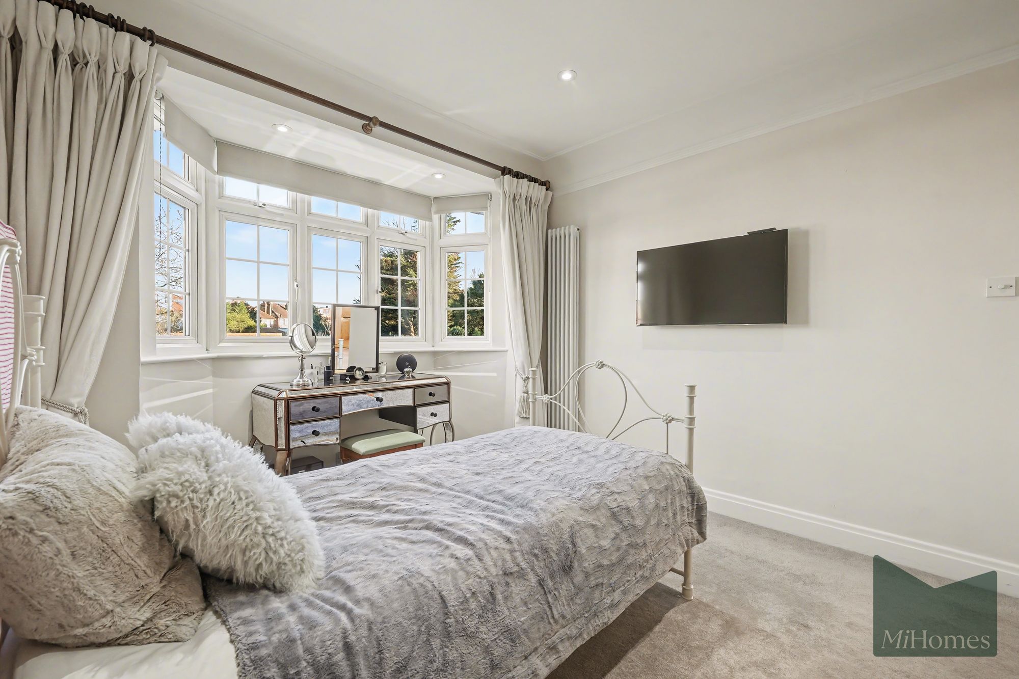 5 bed semi-detached house for sale in The Ridgeway, London, N14 - Property Image 32