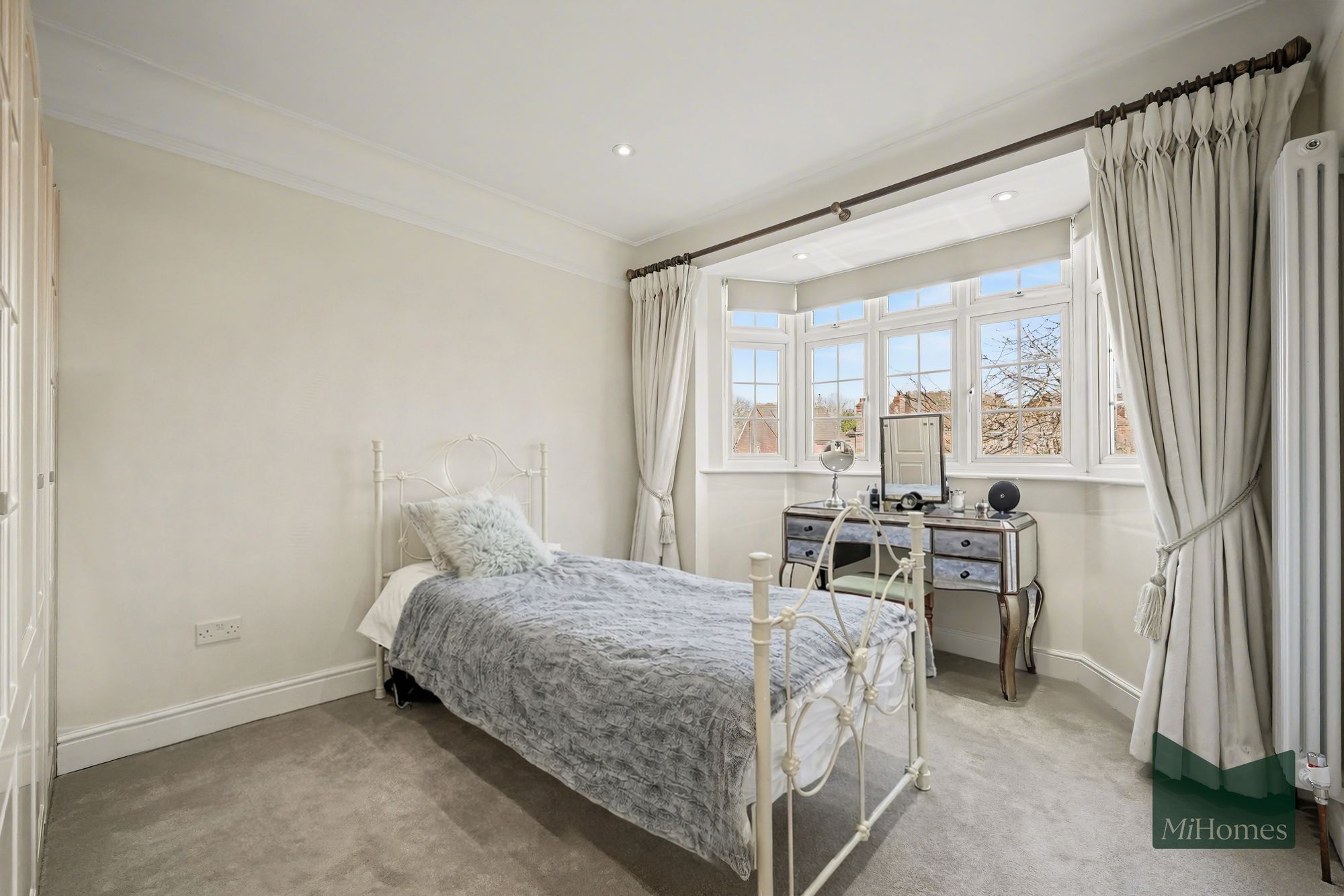 5 bed semi-detached house for sale in The Ridgeway, London, N14 - Property Image 31
