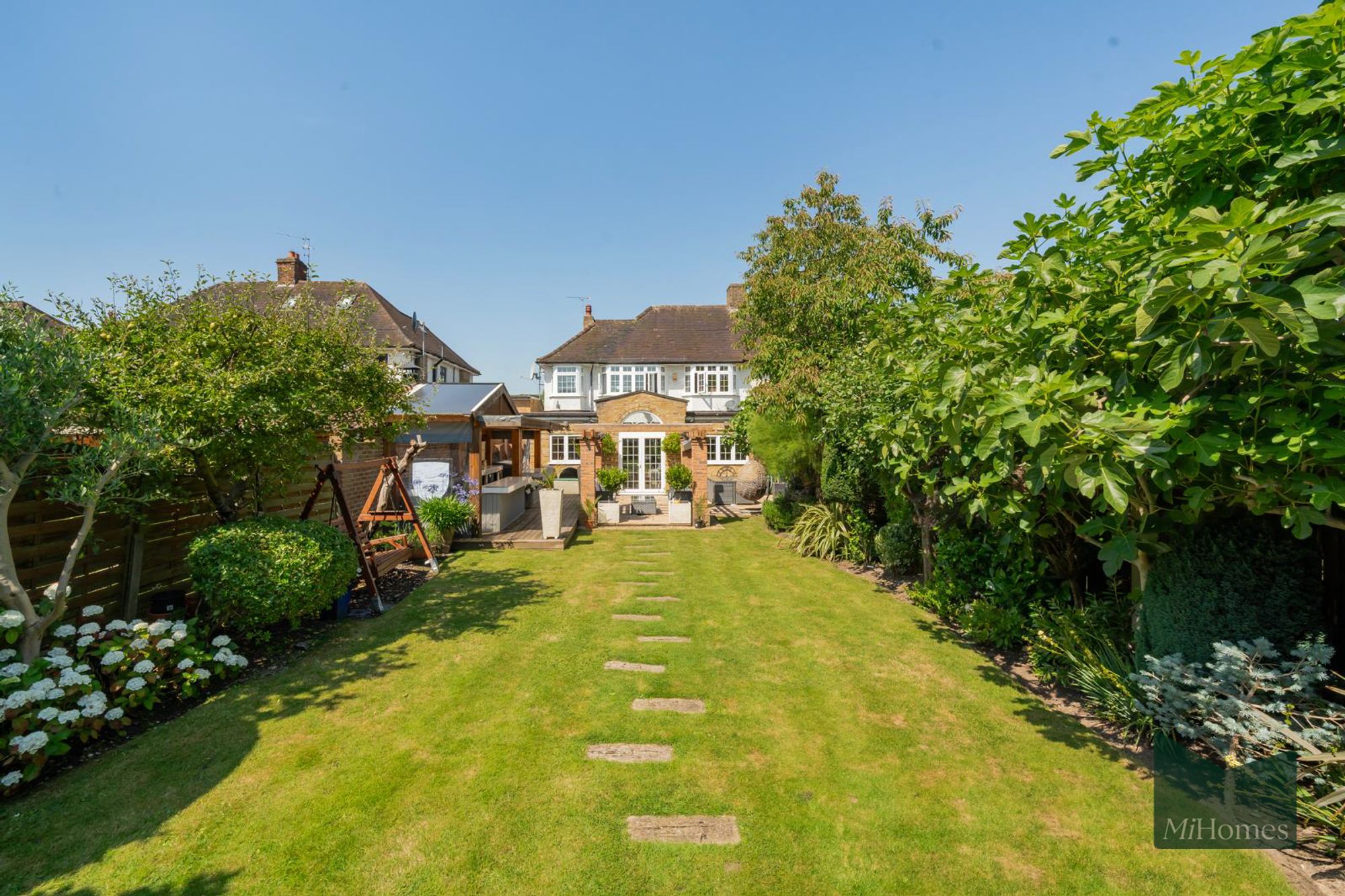 5 bed semi-detached house for sale in The Ridgeway, London, N14 - Property Image 16