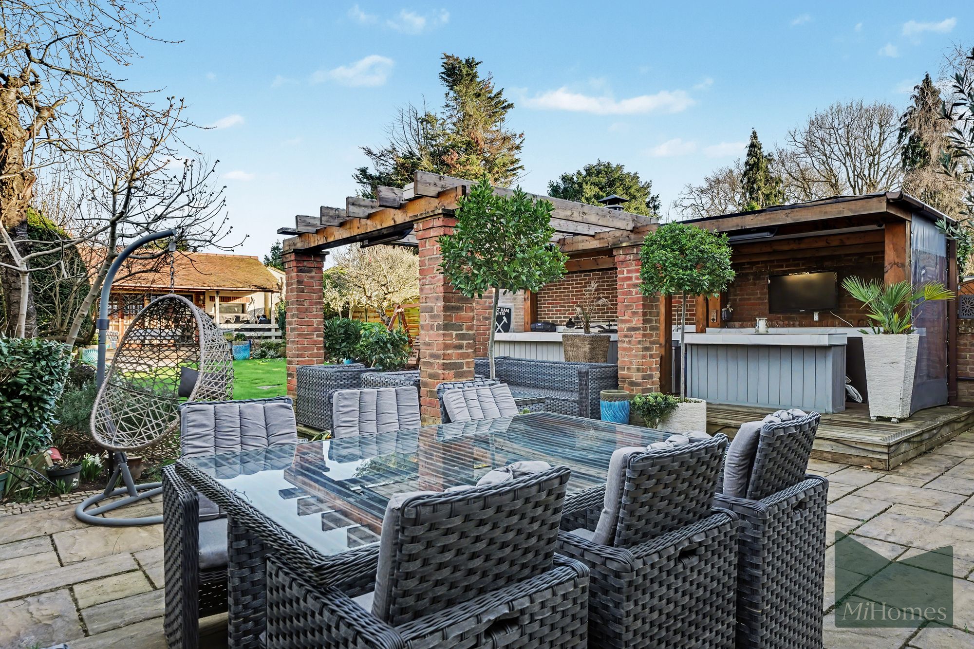5 bed semi-detached house for sale in The Ridgeway, London, N14 - Property Image 18