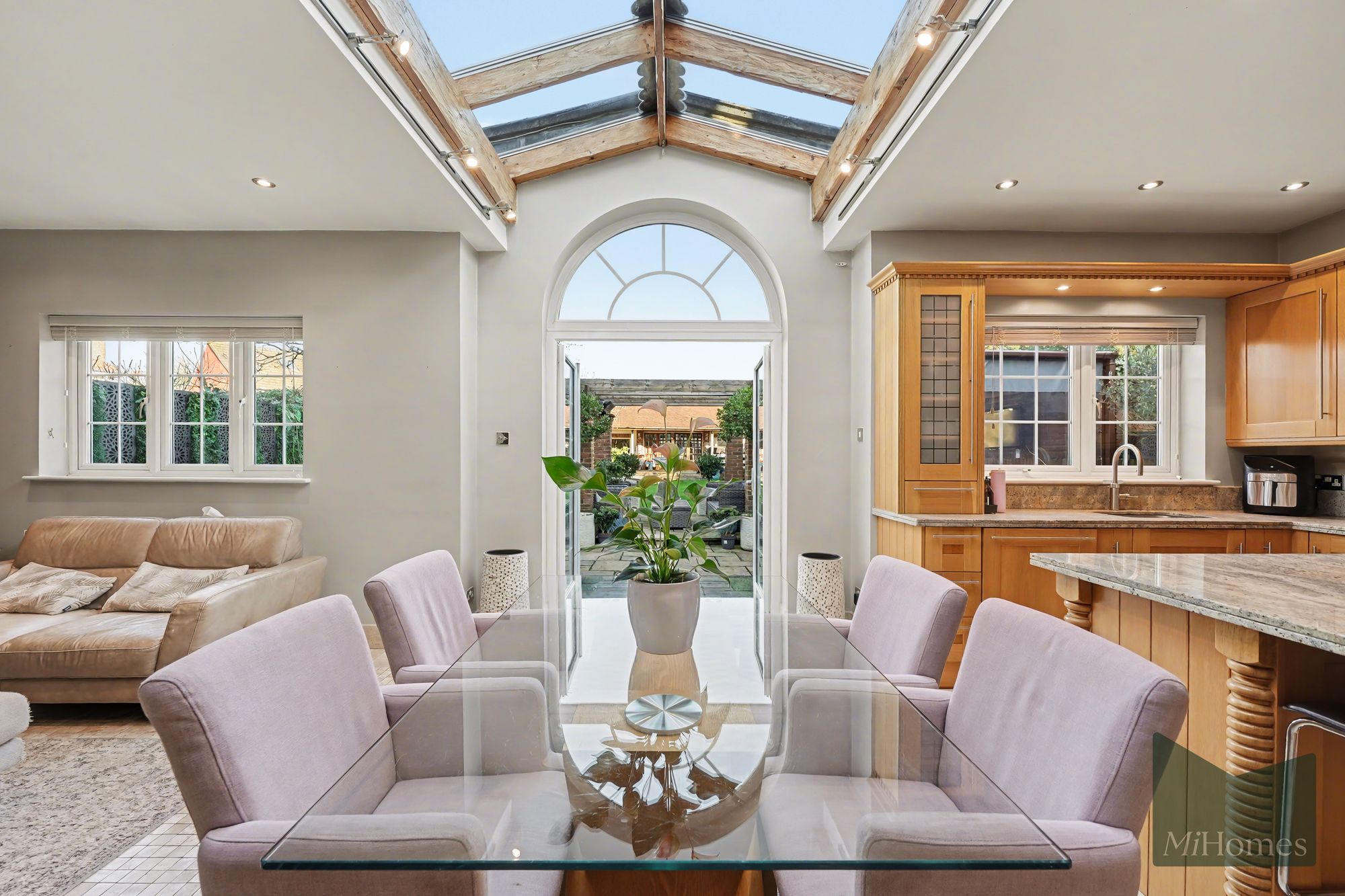 5 bed semi-detached house for sale in The Ridgeway, London, N14 - Property Image 3