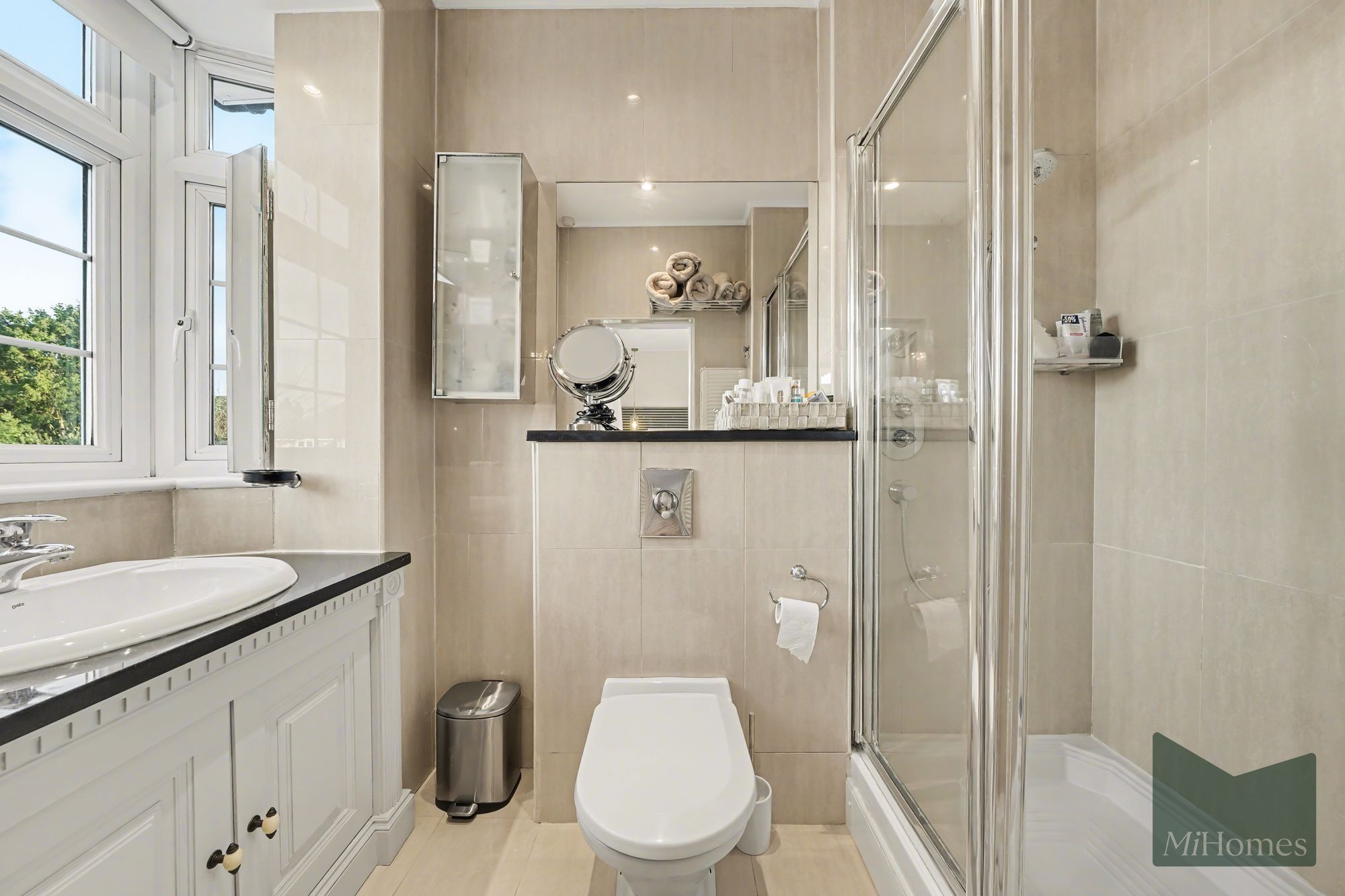 5 bed semi-detached house for sale in The Ridgeway, London, N14 - Property Image 30