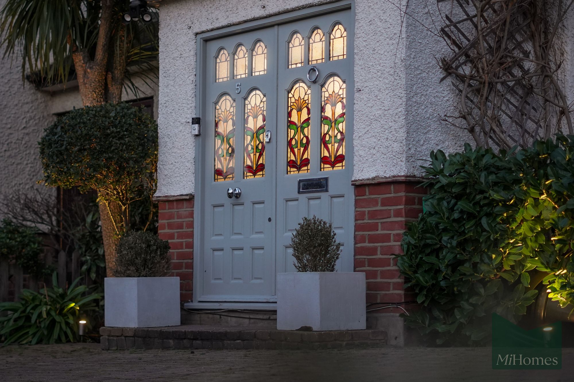 5 bed semi-detached house for sale in The Ridgeway, London, N14 - Property Image 4