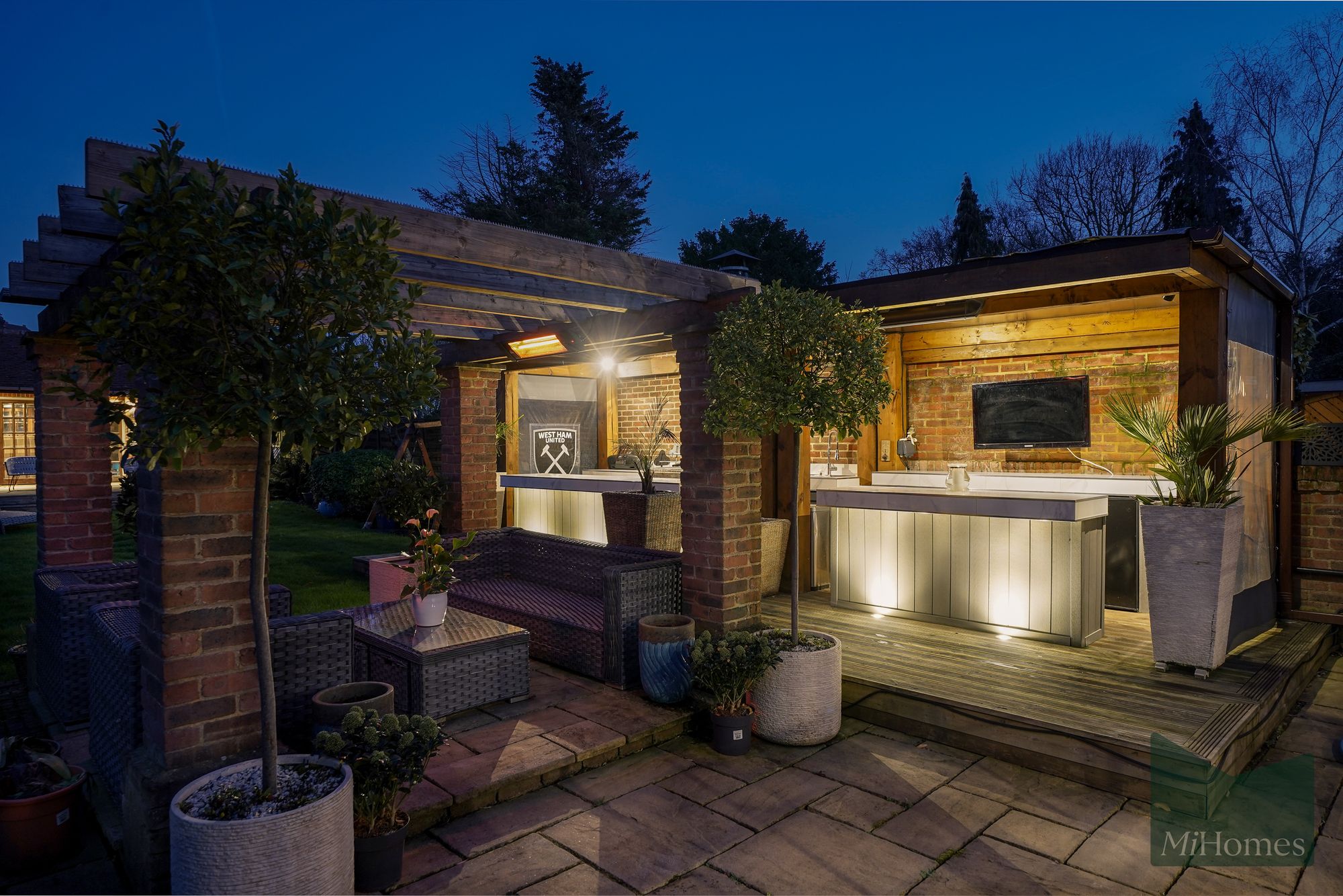 5 bed semi-detached house for sale in The Ridgeway, London, N14 - Property Image 21