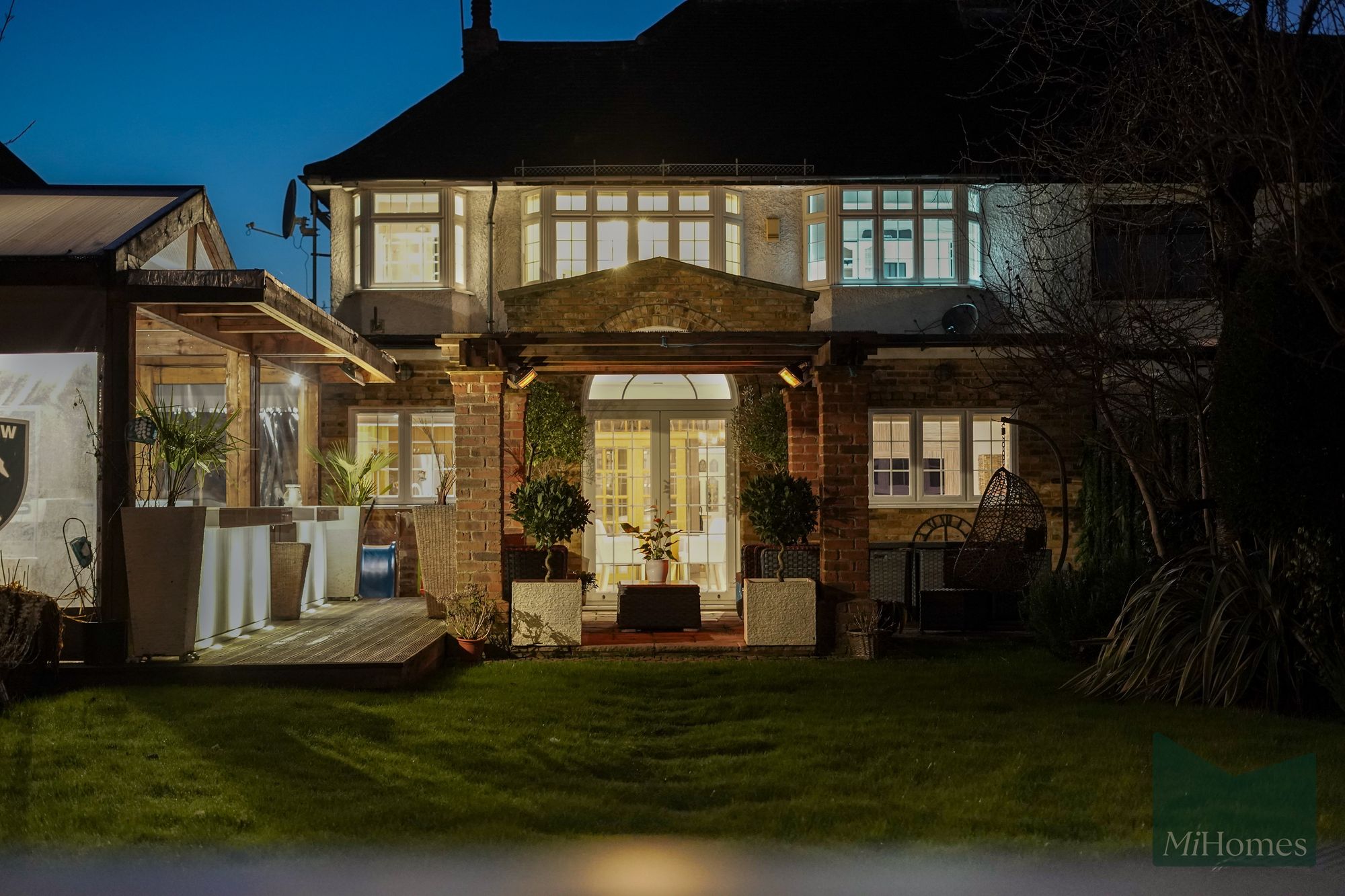 5 bed semi-detached house for sale in The Ridgeway, London, N14 - Property Image 23