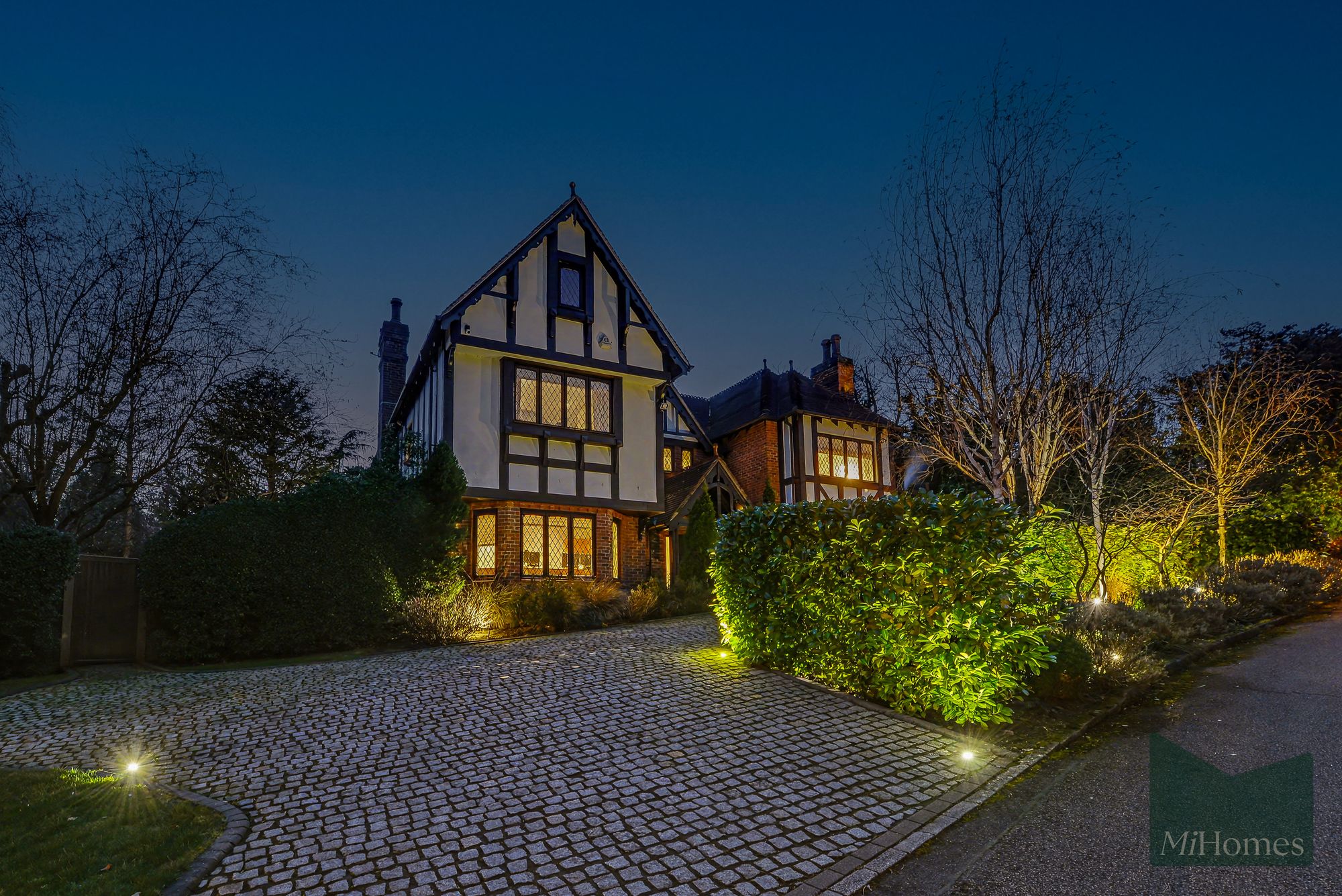 4 bed detached house for sale in Pagitts Grove, Barnet, EN4  - Property Image 1
