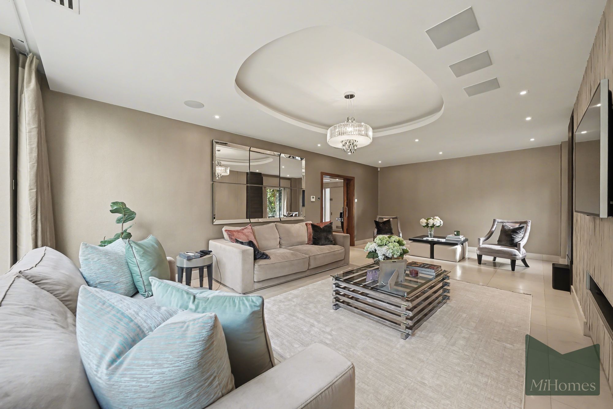 4 bed detached house for sale in Pagitts Grove, Barnet, EN4  - Property Image 5