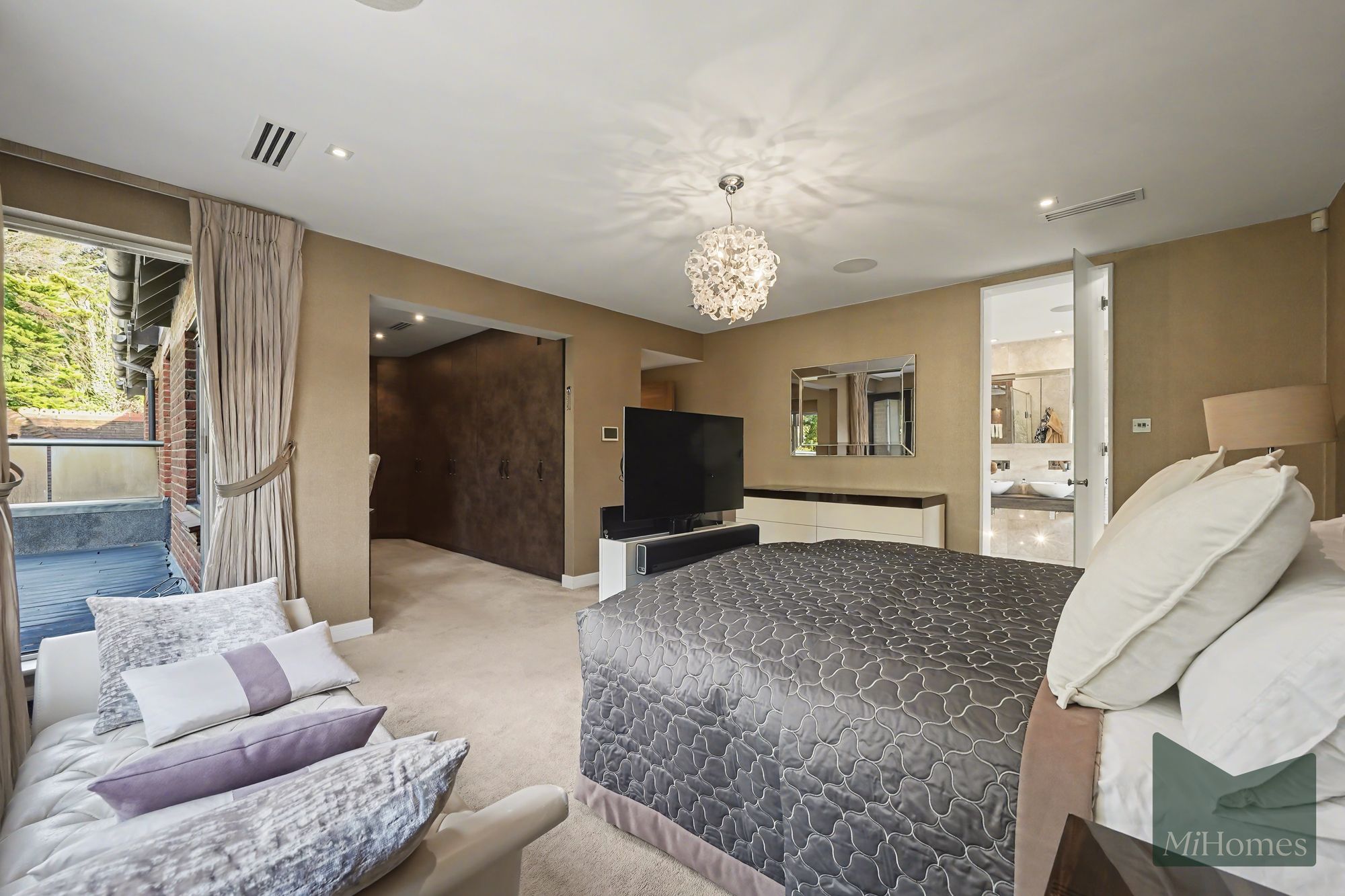 4 bed detached house for sale in Pagitts Grove, Barnet, EN4  - Property Image 24