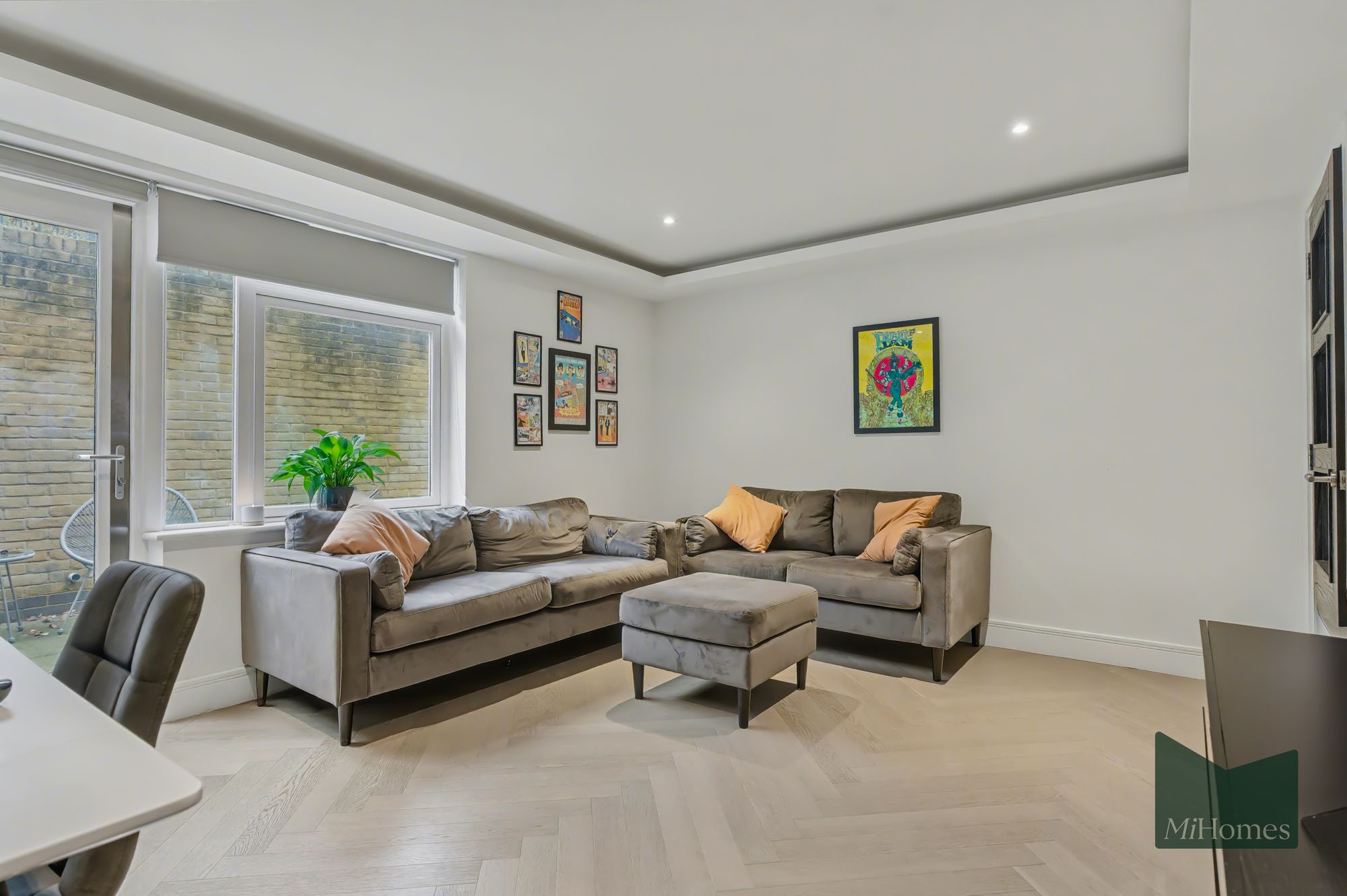 2 bed flat for sale in Elland Close, Gaudin Court, EN5 - Property Image 3