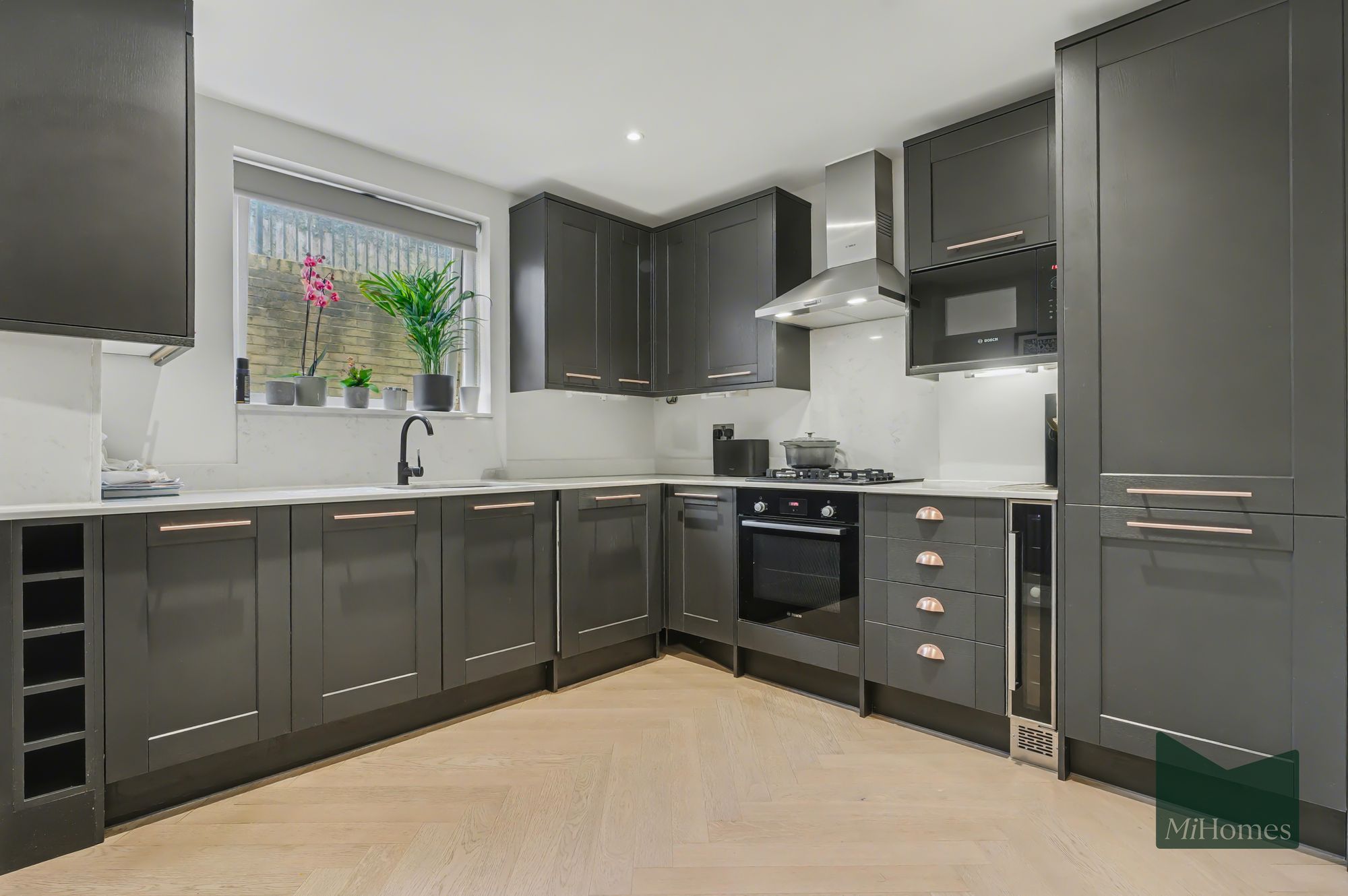 2 bed flat for sale in Elland Close, Gaudin Court, EN5 - Property Image 2