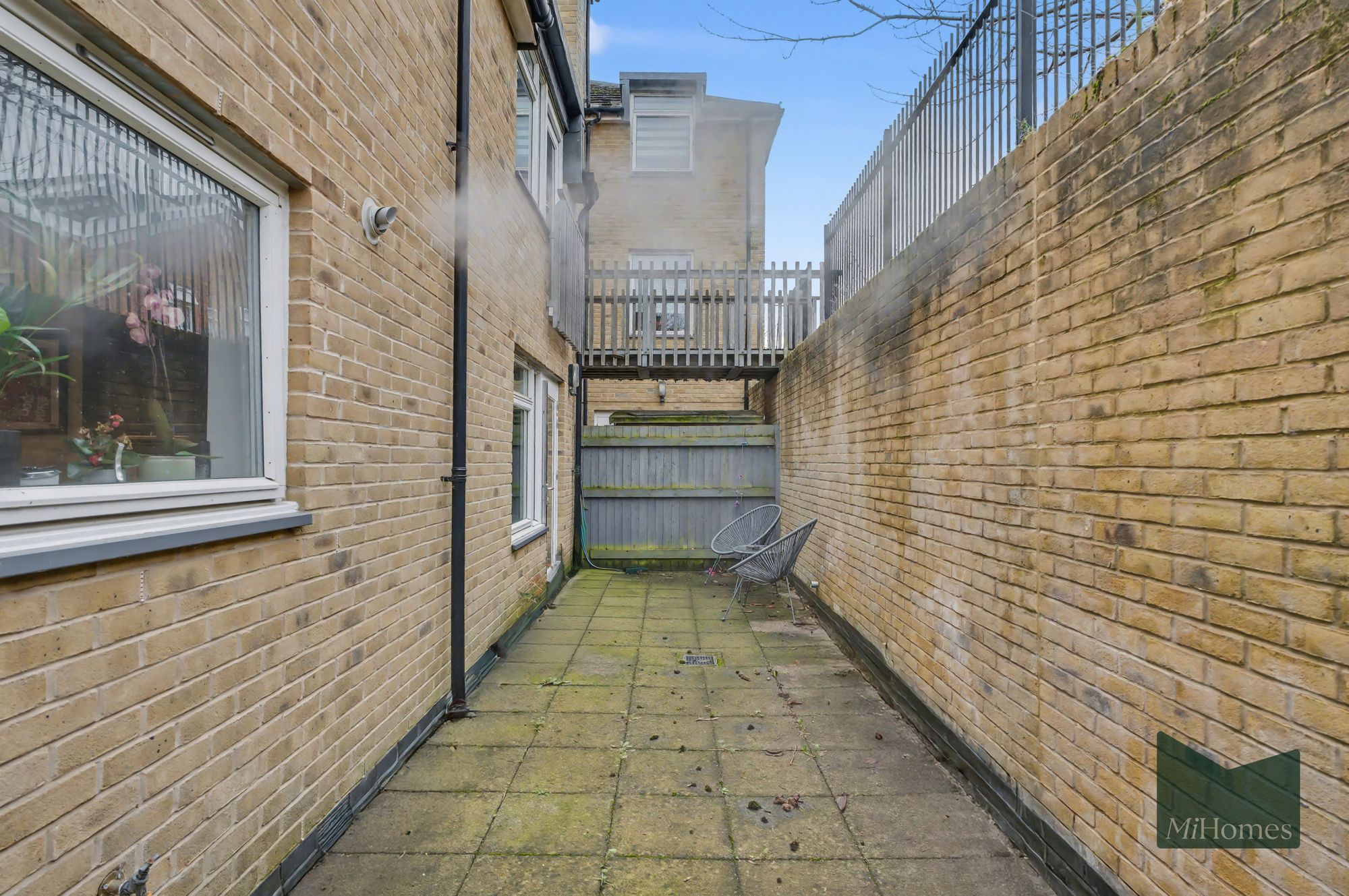 2 bed flat for sale in Elland Close, Gaudin Court, EN5 - Property Image 6