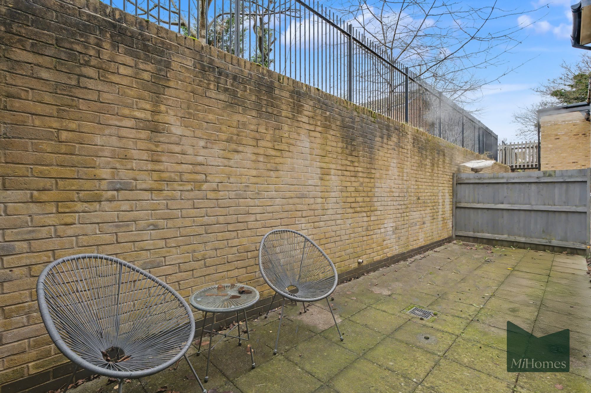 2 bed flat for sale in Elland Close, Gaudin Court, EN5 - Property Image 5