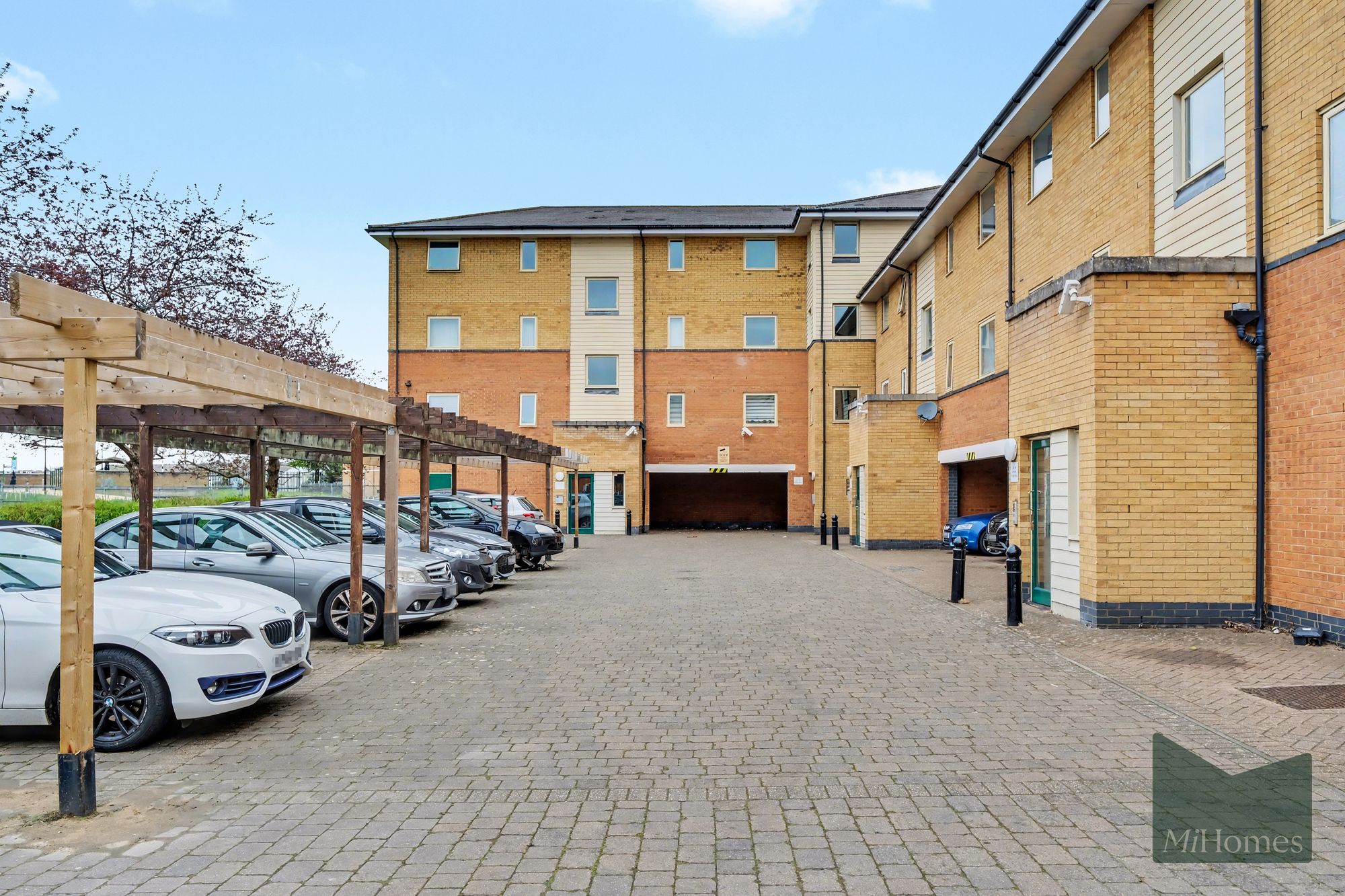 2 bed flat for sale in Orton Grove, Enfield, EN1 - Property Image 1