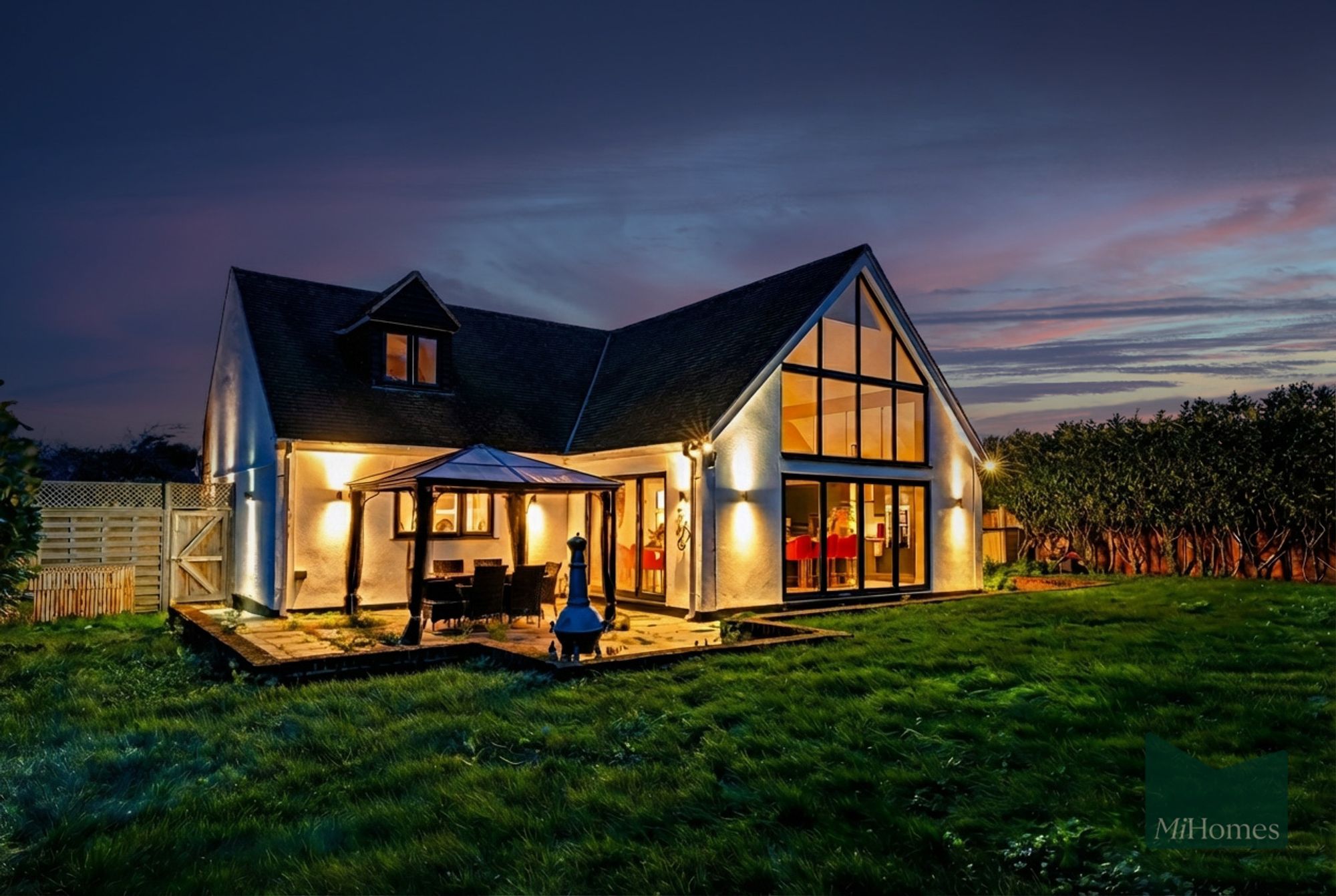 4 bed detached house for sale in Tylers Road, Roydon, CM19 - Property Image 3