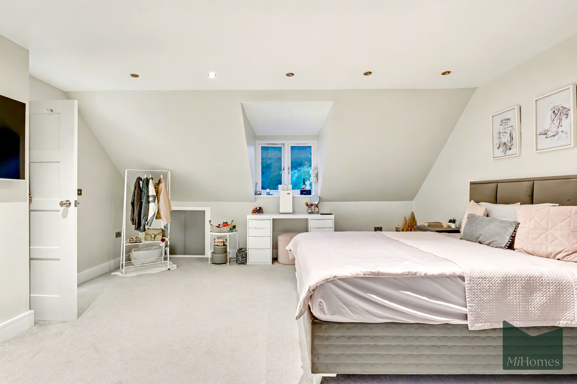 4 bed detached house for sale in Tylers Road, Roydon, CM19 - Property Image 25