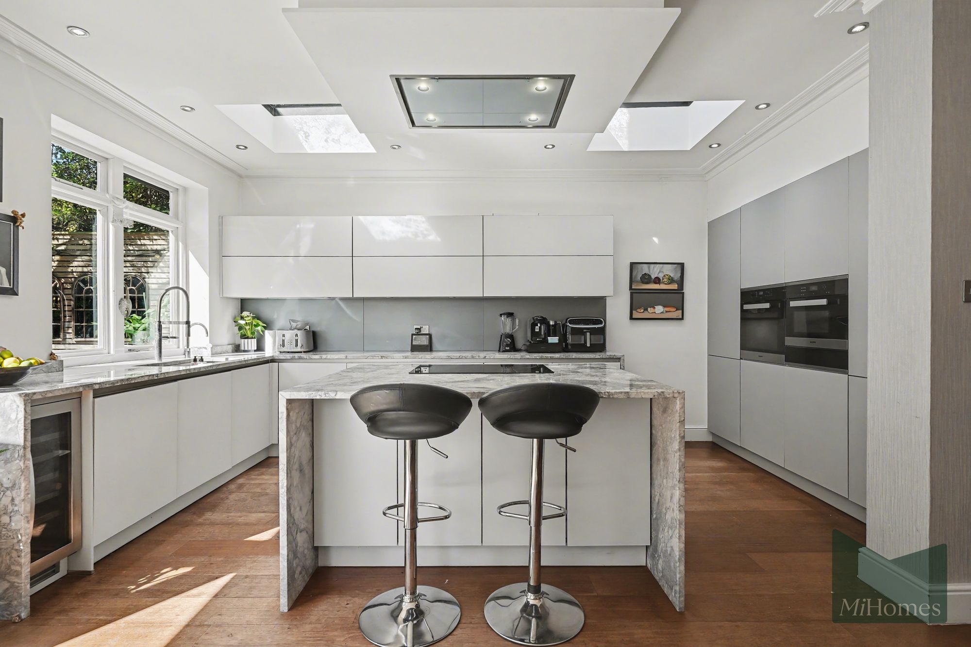4 bed detached house for sale in Bourne Avenue, London, N14  - Property Image 5