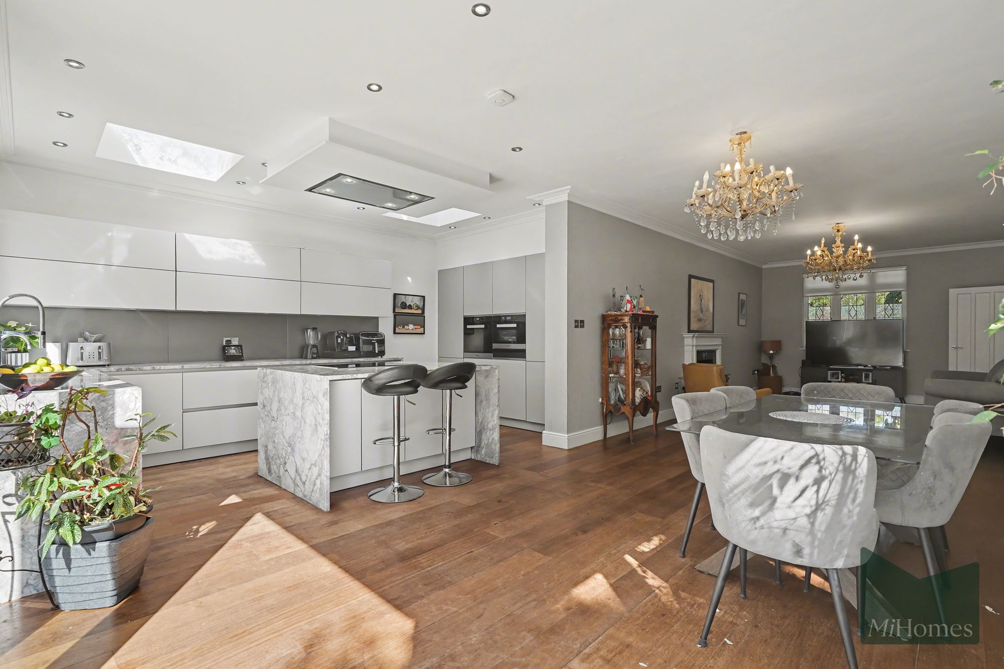 4 bed detached house for sale in Bourne Avenue, London, N14  - Property Image 1