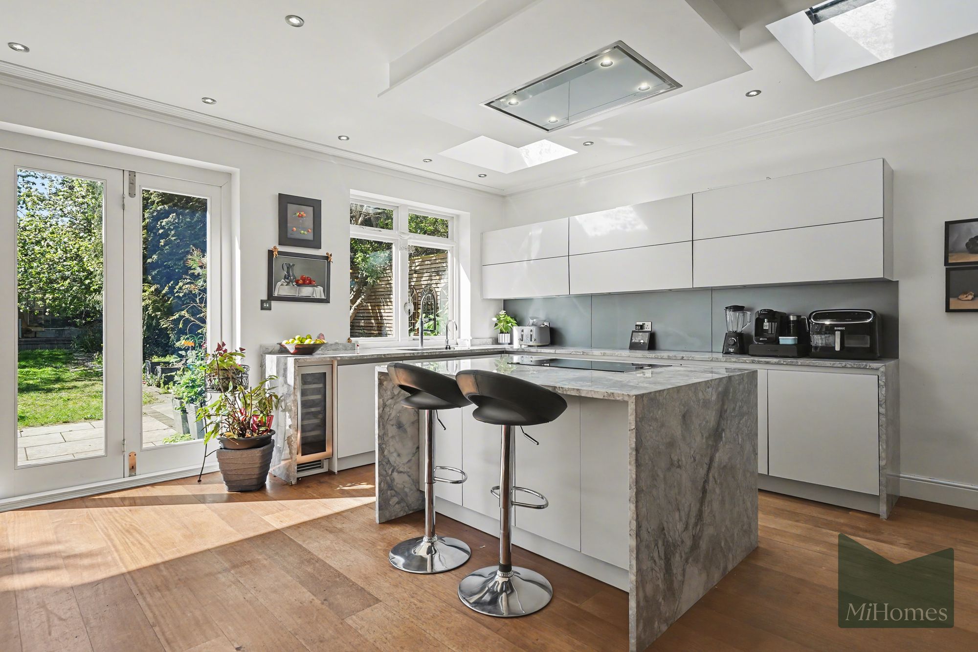 4 bed detached house for sale in Bourne Avenue, London, N14  - Property Image 4
