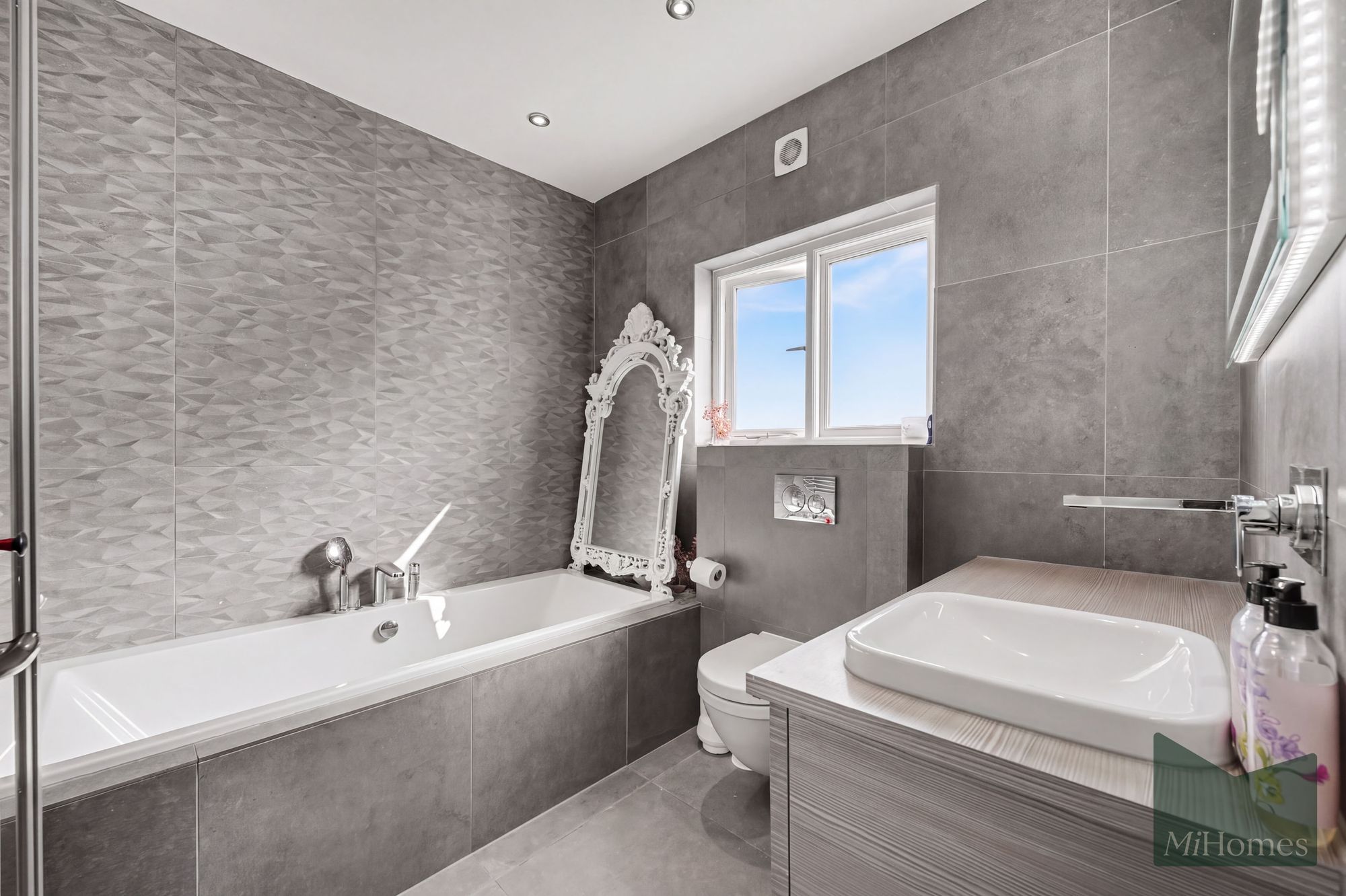 4 bed detached house for sale in Bourne Avenue, London, N14  - Property Image 31