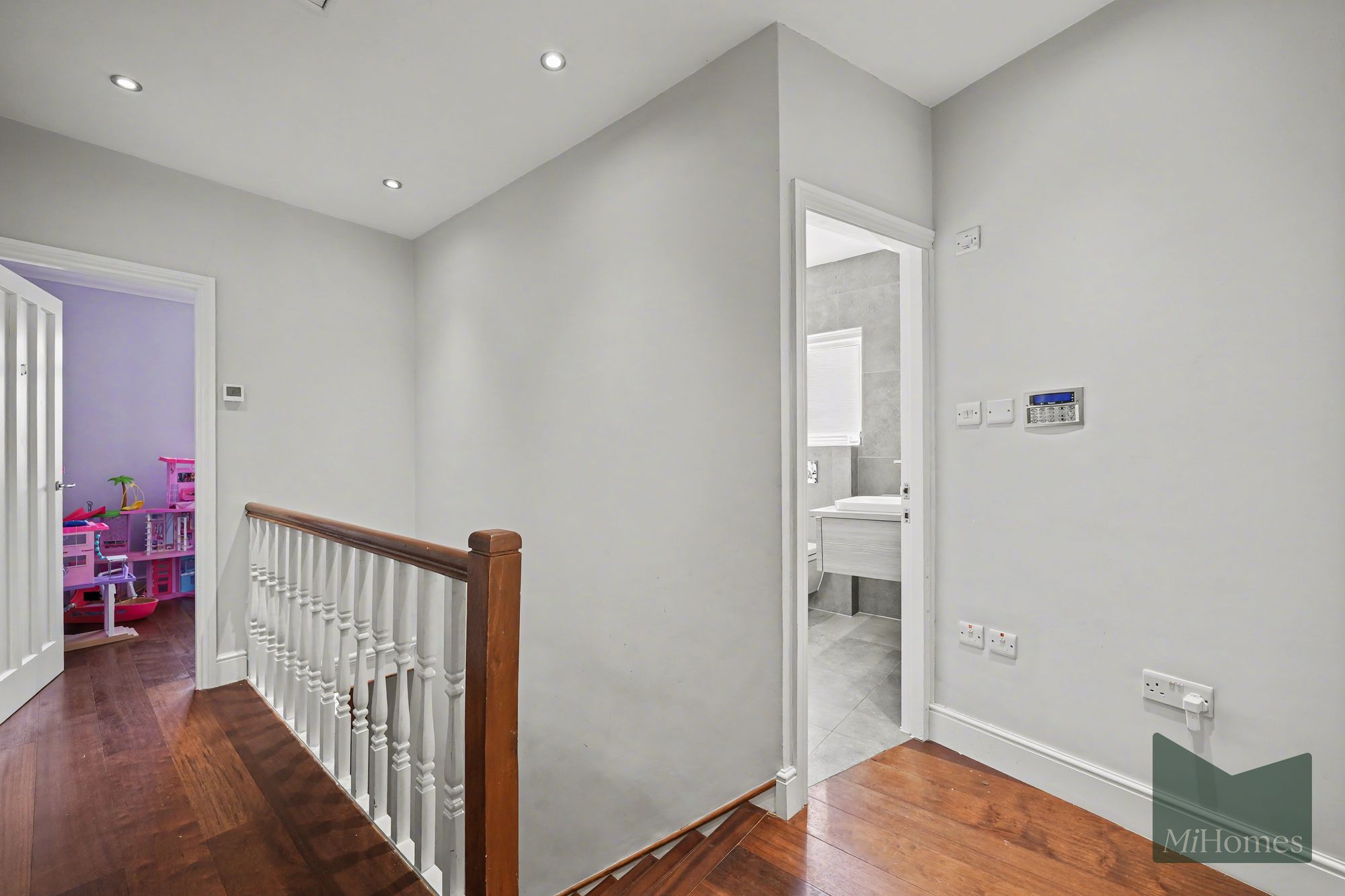 4 bed detached house for sale in Bourne Avenue, London, N14  - Property Image 30