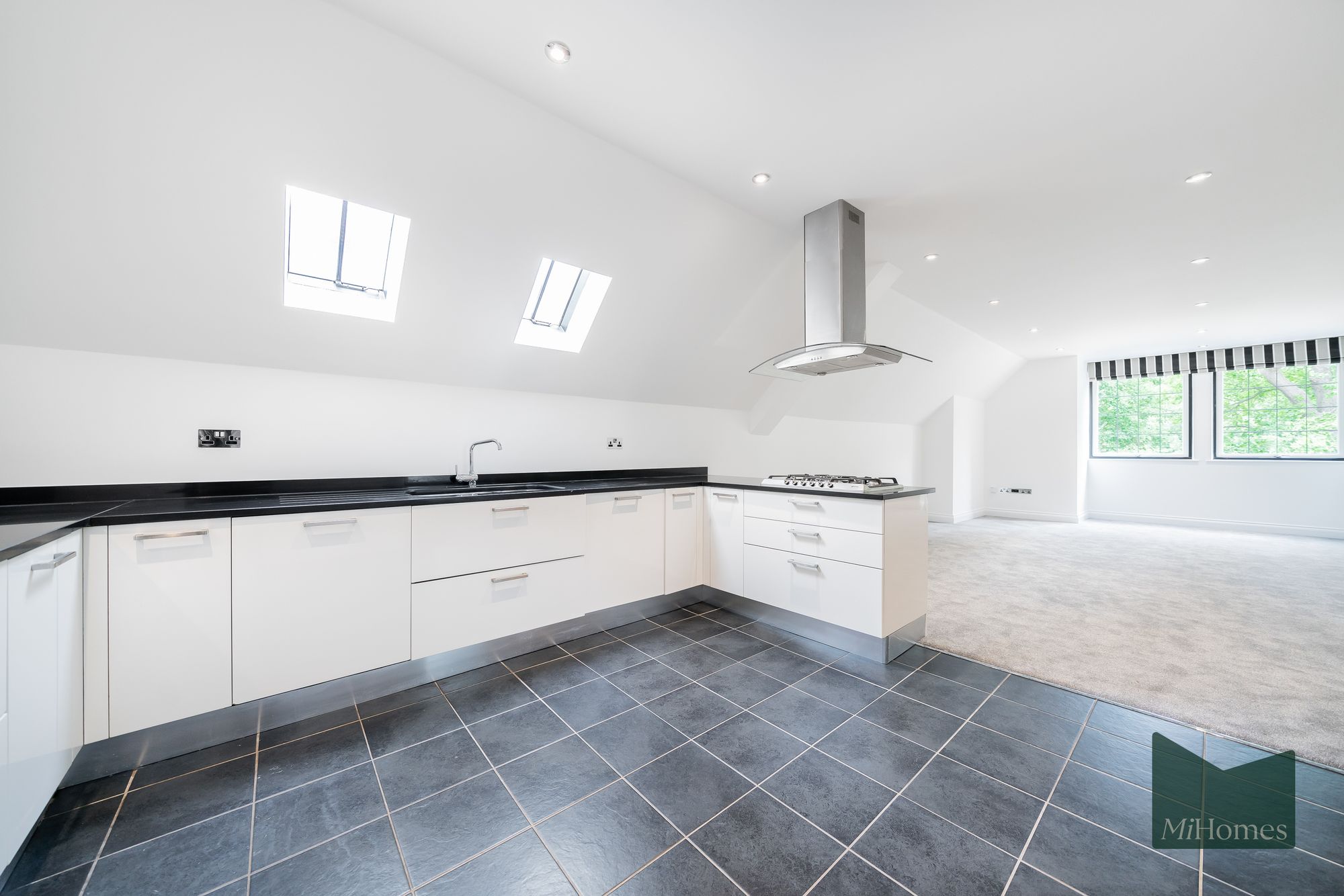 2 bed flat for sale in Cockfosters Road, Buckley Court, EN4 - Property Image 4