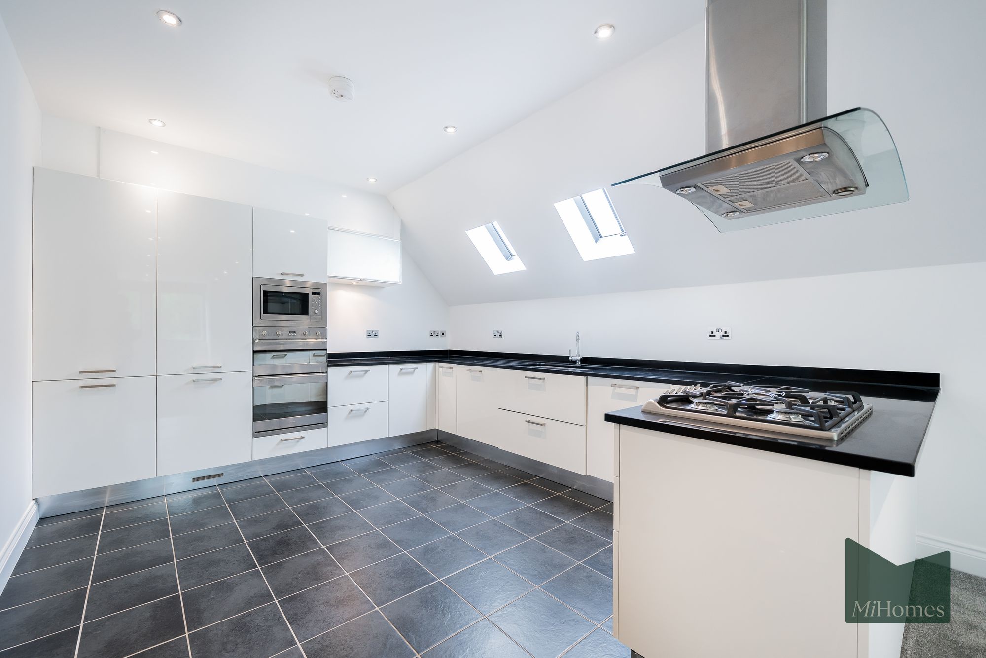 2 bed flat for sale in Cockfosters Road, Buckley Court, EN4 - Property Image 3