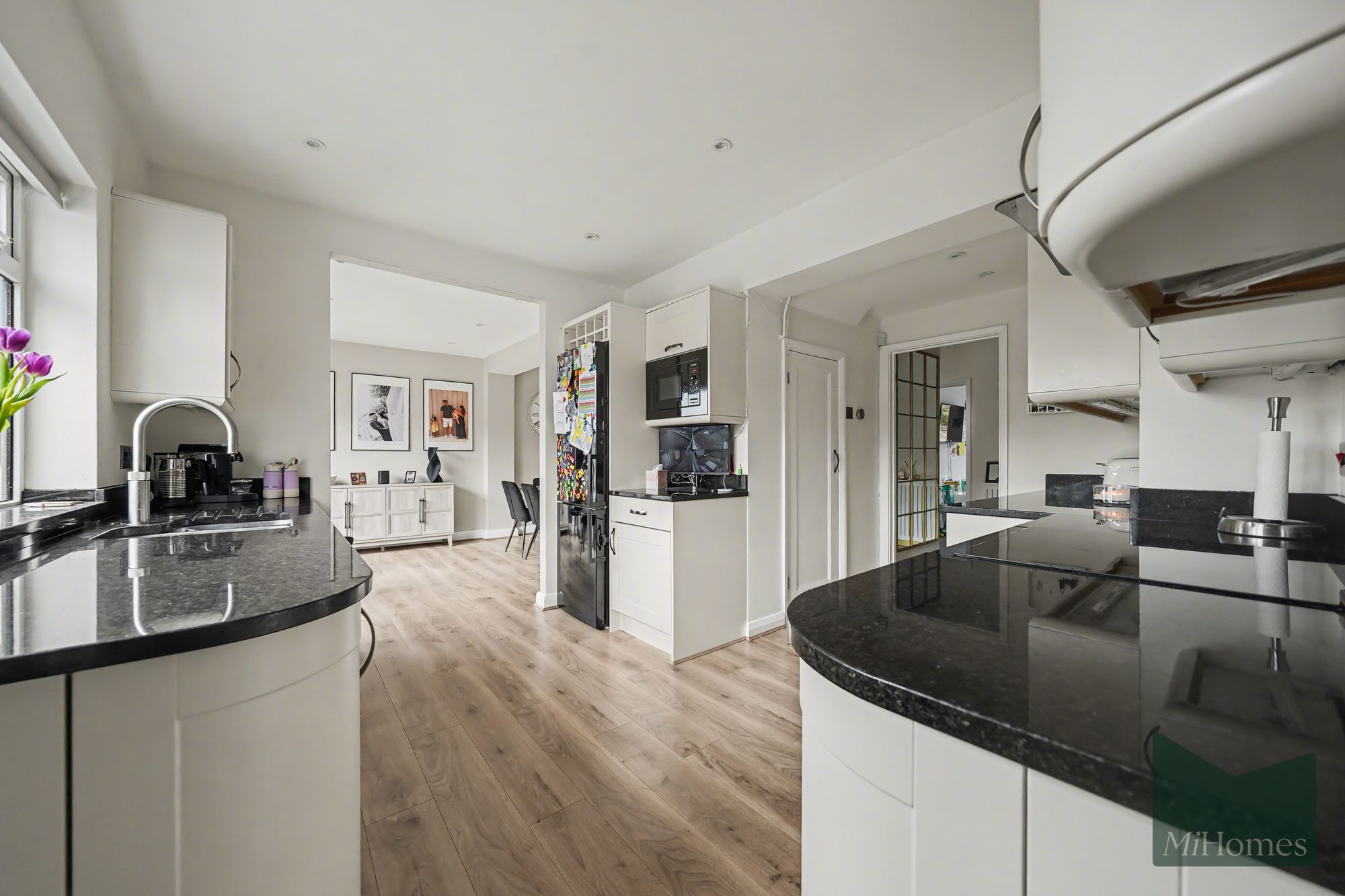 3 bed semi-detached house for sale in Billy Lows Lane, Potters Bar, EN6 - Property Image 2