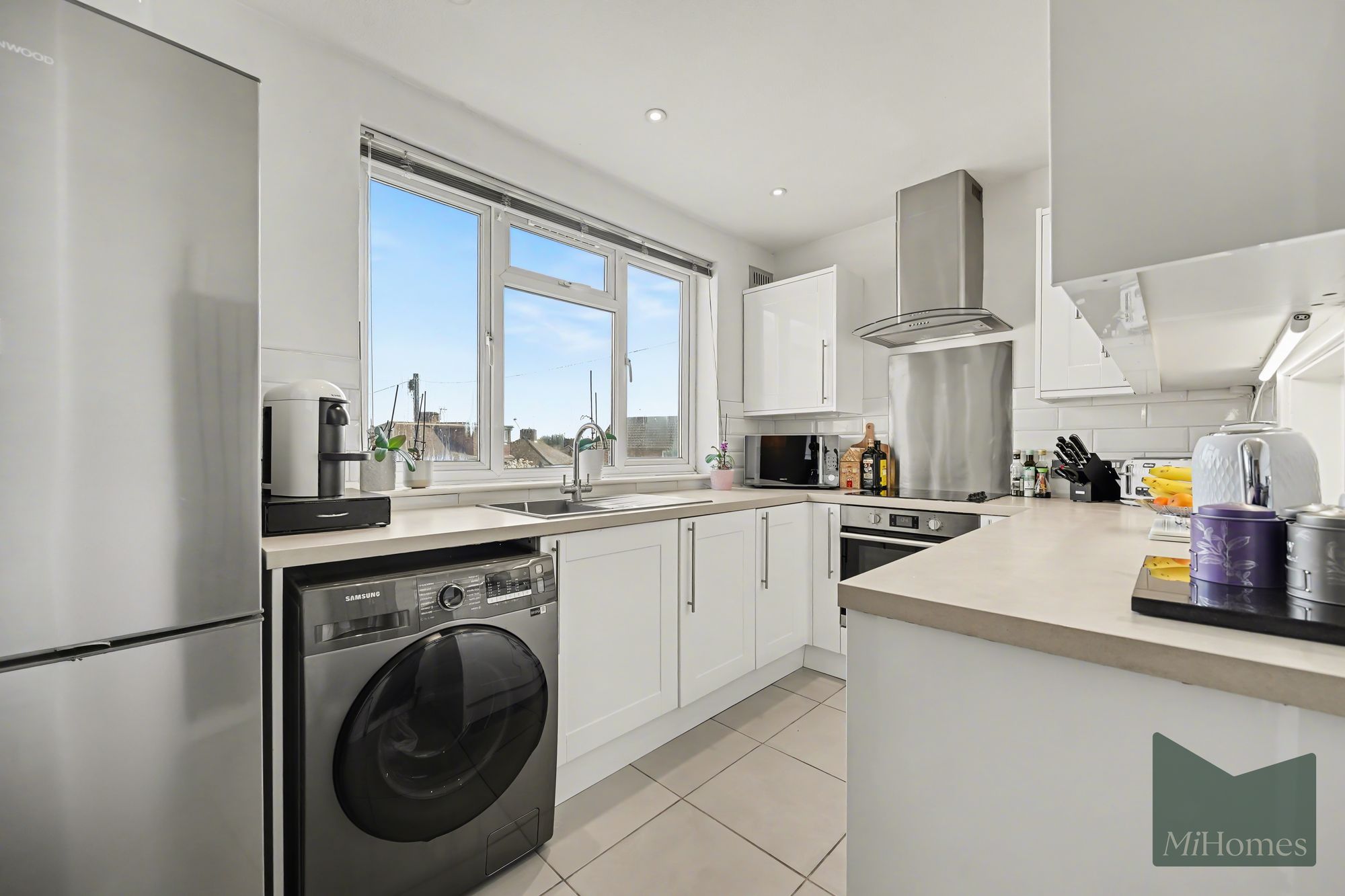 1 bed maisonette for sale in Highview Close, Potters Bar, EN6 - Property Image 3