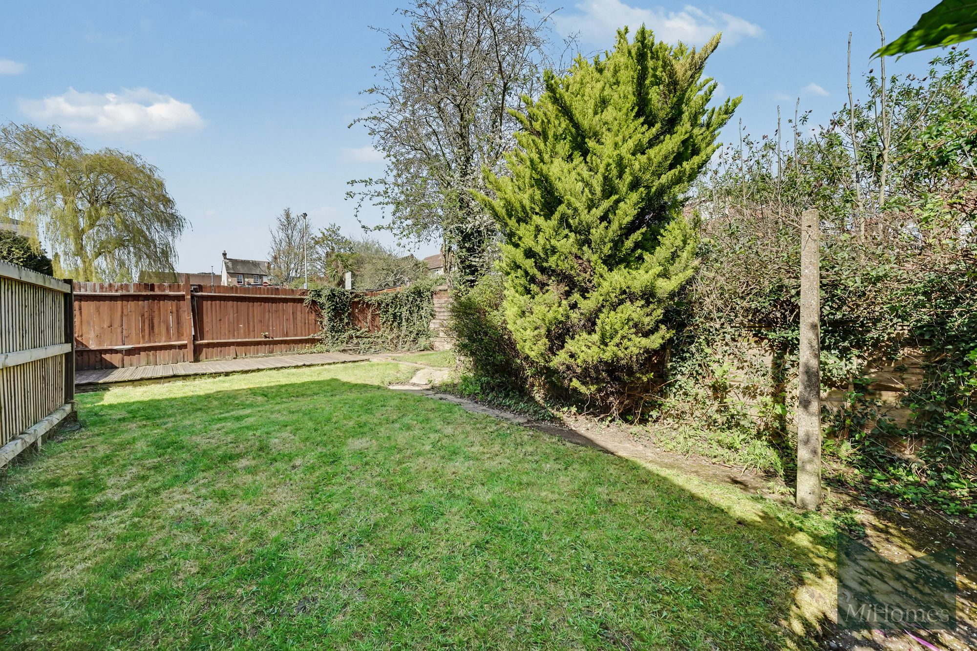1 bed maisonette for sale in Highview Close, Potters Bar, EN6 - Property Image 2