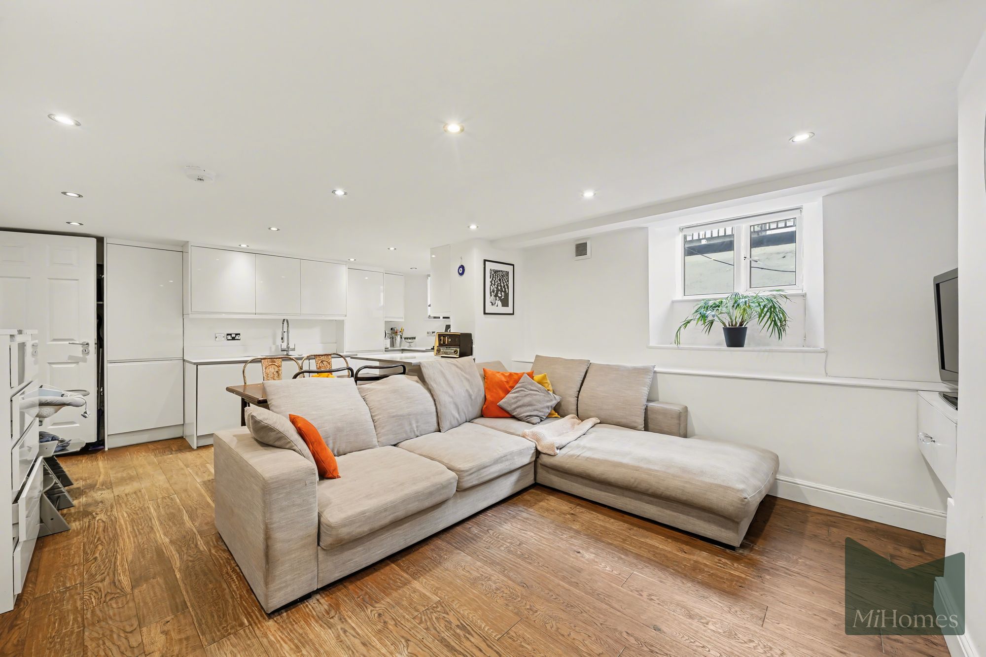 2 bed flat for sale in Highgate High Street, Parkview Mansions Highgate High Street, N6 - Property Image 8
