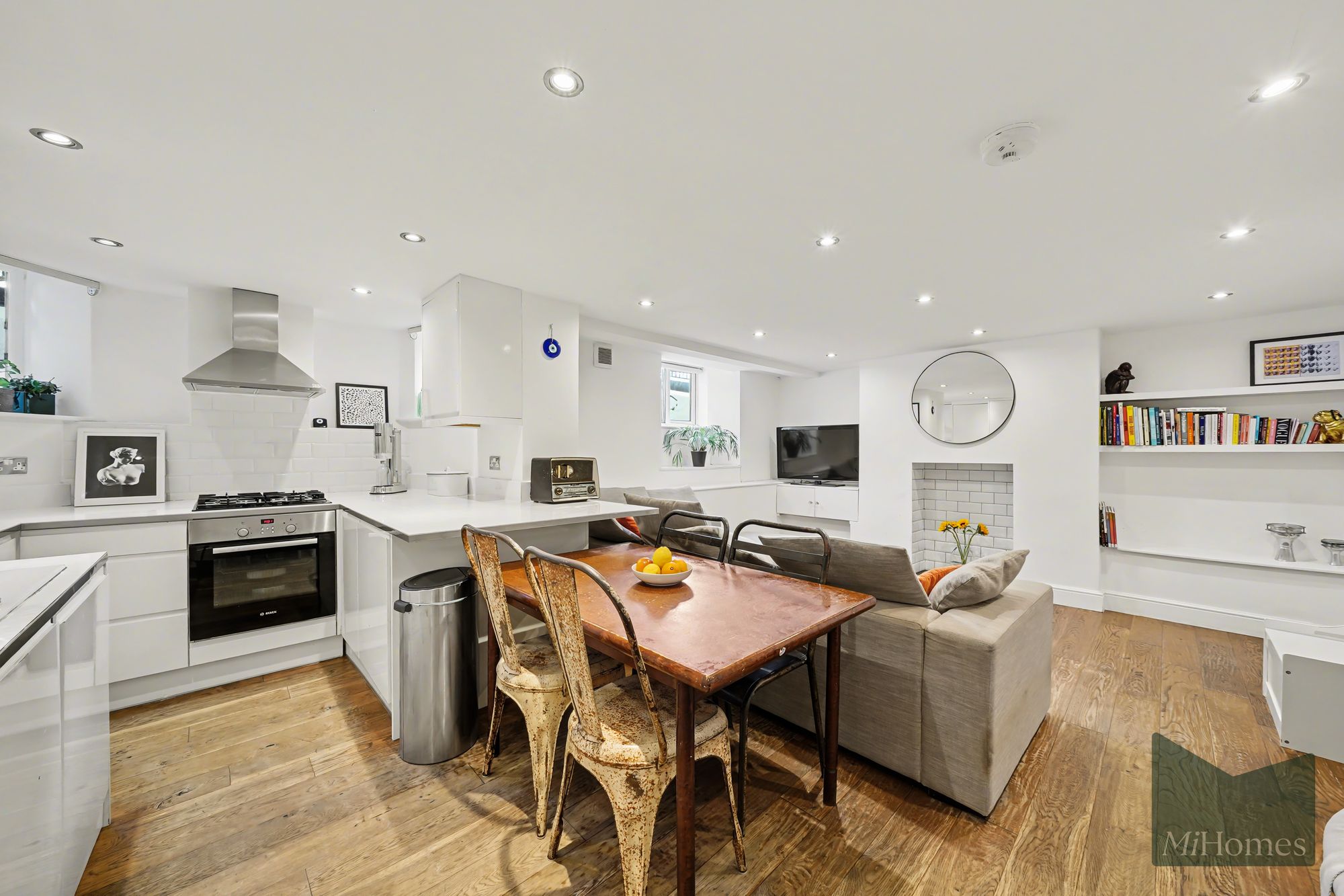 2 bed flat for sale in Highgate High Street, Parkview Mansions Highgate High Street, N6 - Property Image 2