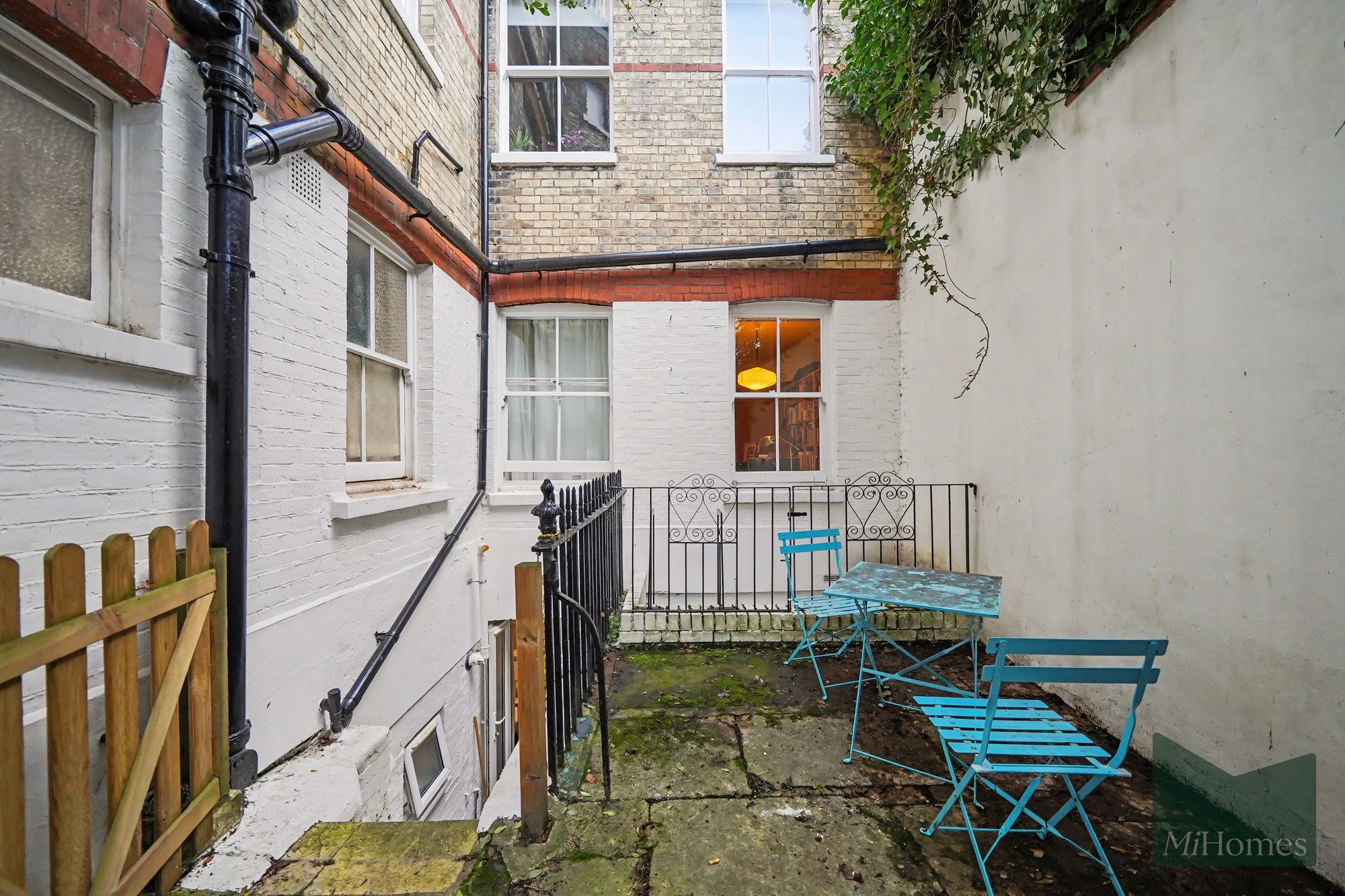 2 bed flat for sale in Highgate High Street, Parkview Mansions Highgate High Street, N6 - Property Image 12