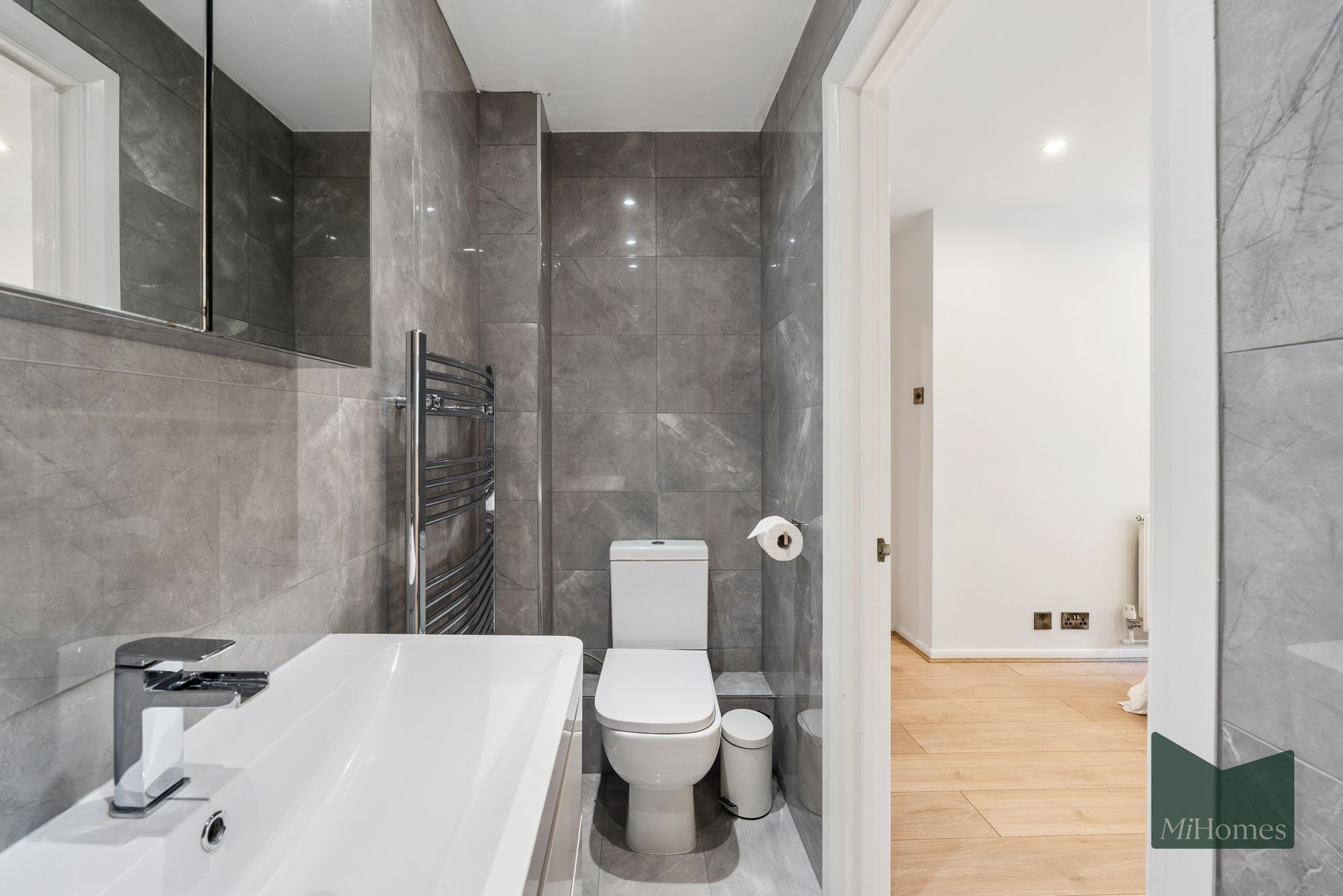 2 bed flat to rent in Waverley Road, Enfield, EN2 - Property Image 4
