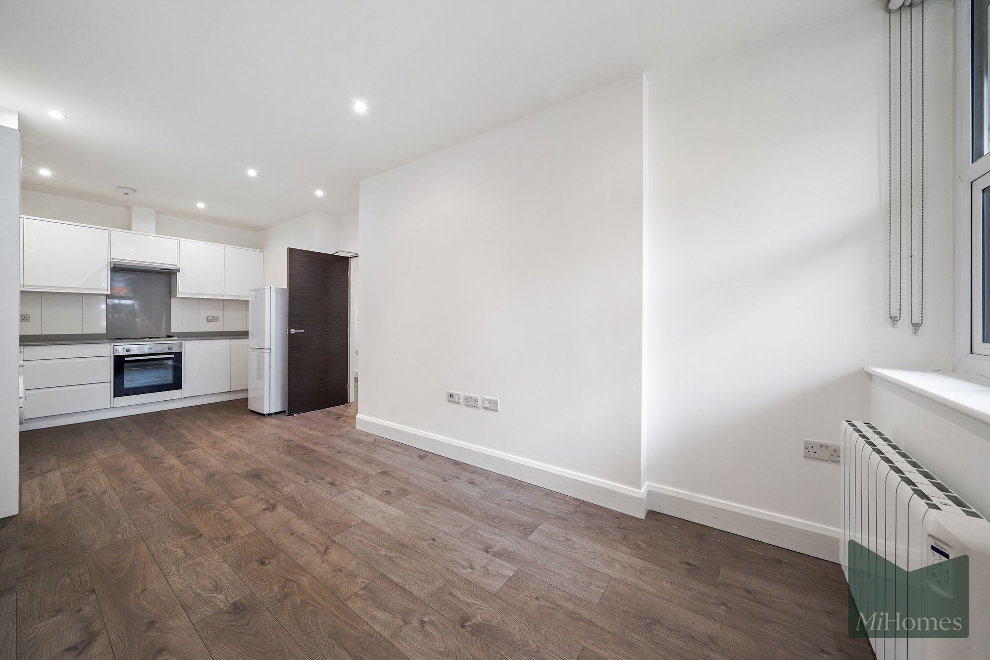 2 bed flat to rent in High Street, Key Point, EN6  - Property Image 3