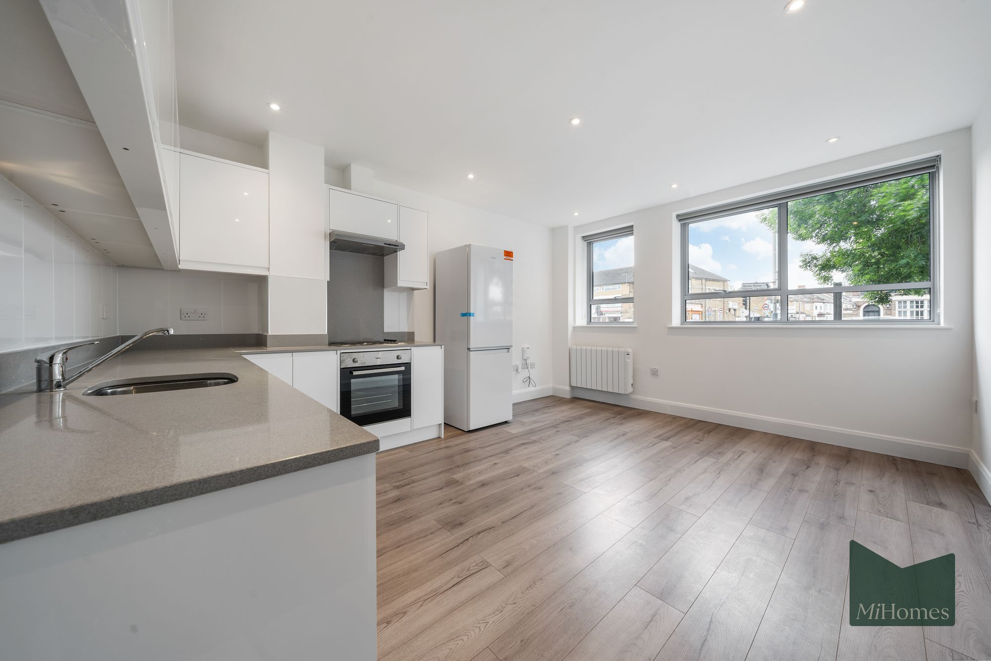 2 bed flat to rent in Newport Road, Link House Newport Road, UB4 - Property Image 3