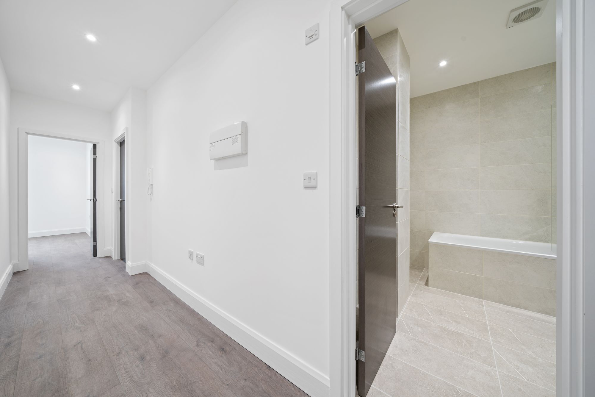 1 bed flat to rent in High Street, Potters Bar, EN6  - Property Image 3