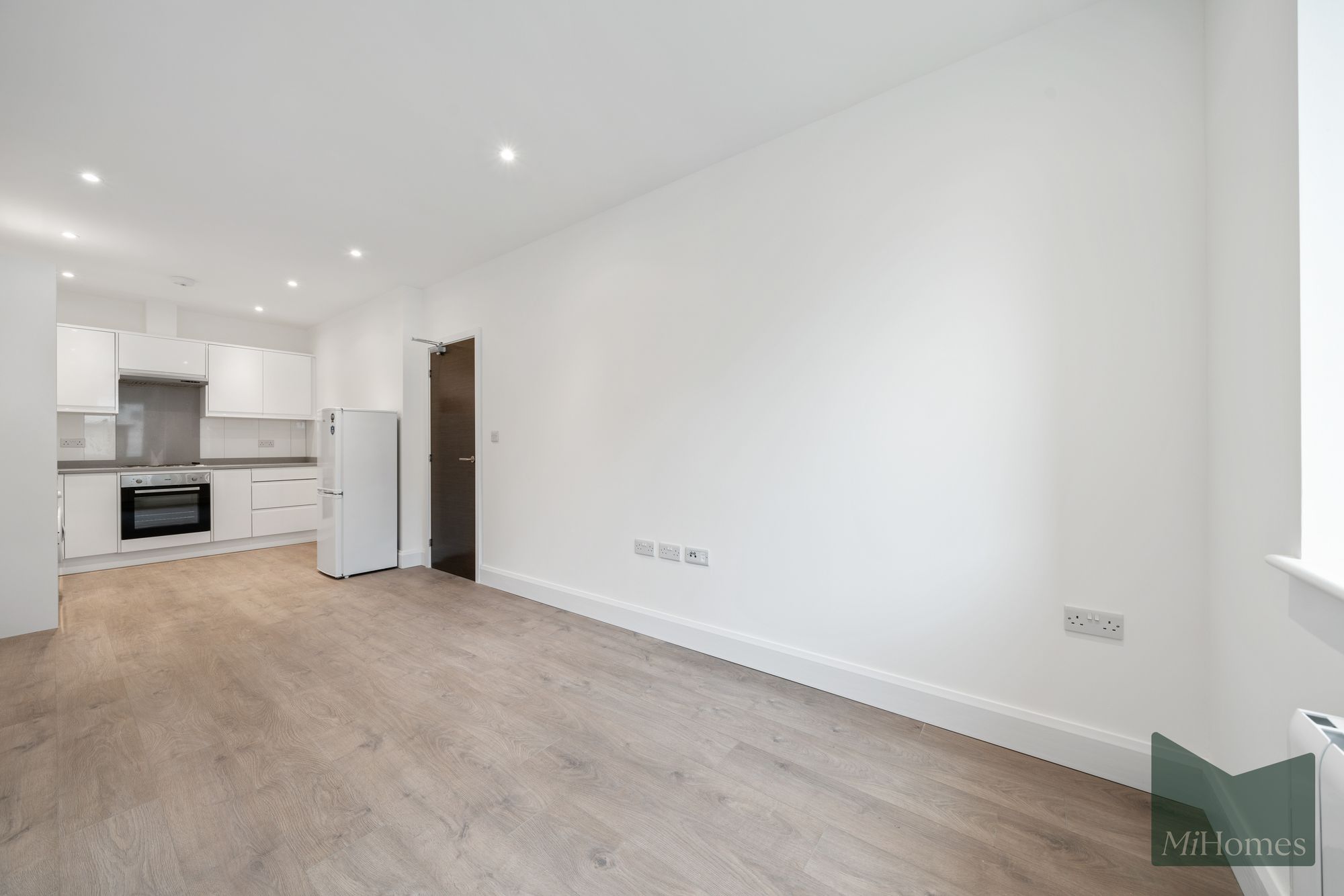 1 bed flat to rent in High Street, Potters Bar, EN6  - Property Image 4