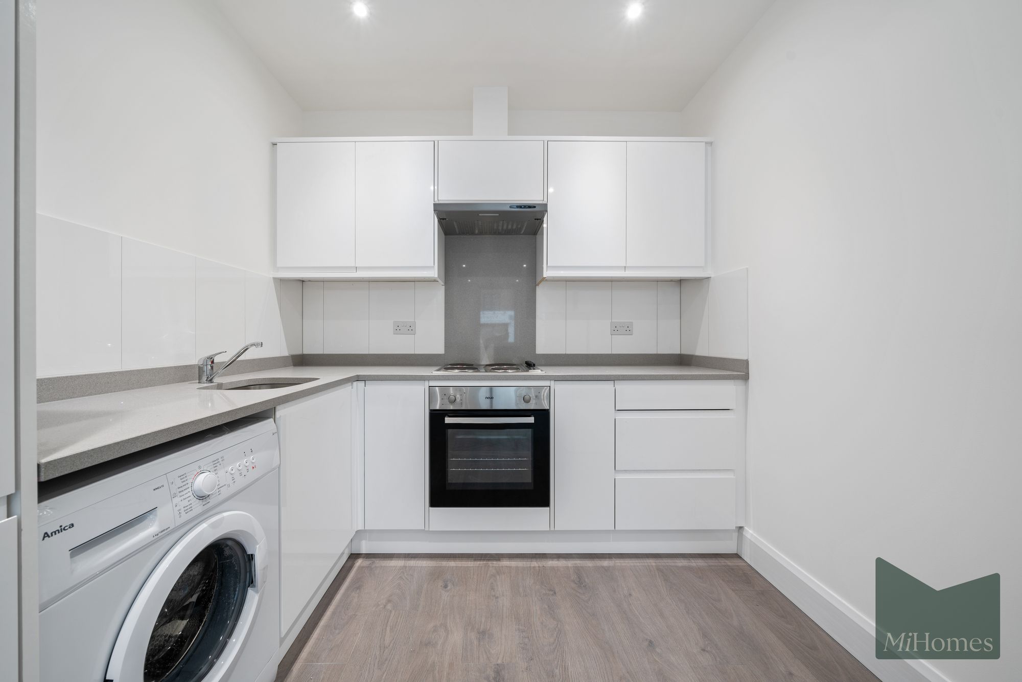 1 bed flat to rent in High Street, Potters Bar, EN6